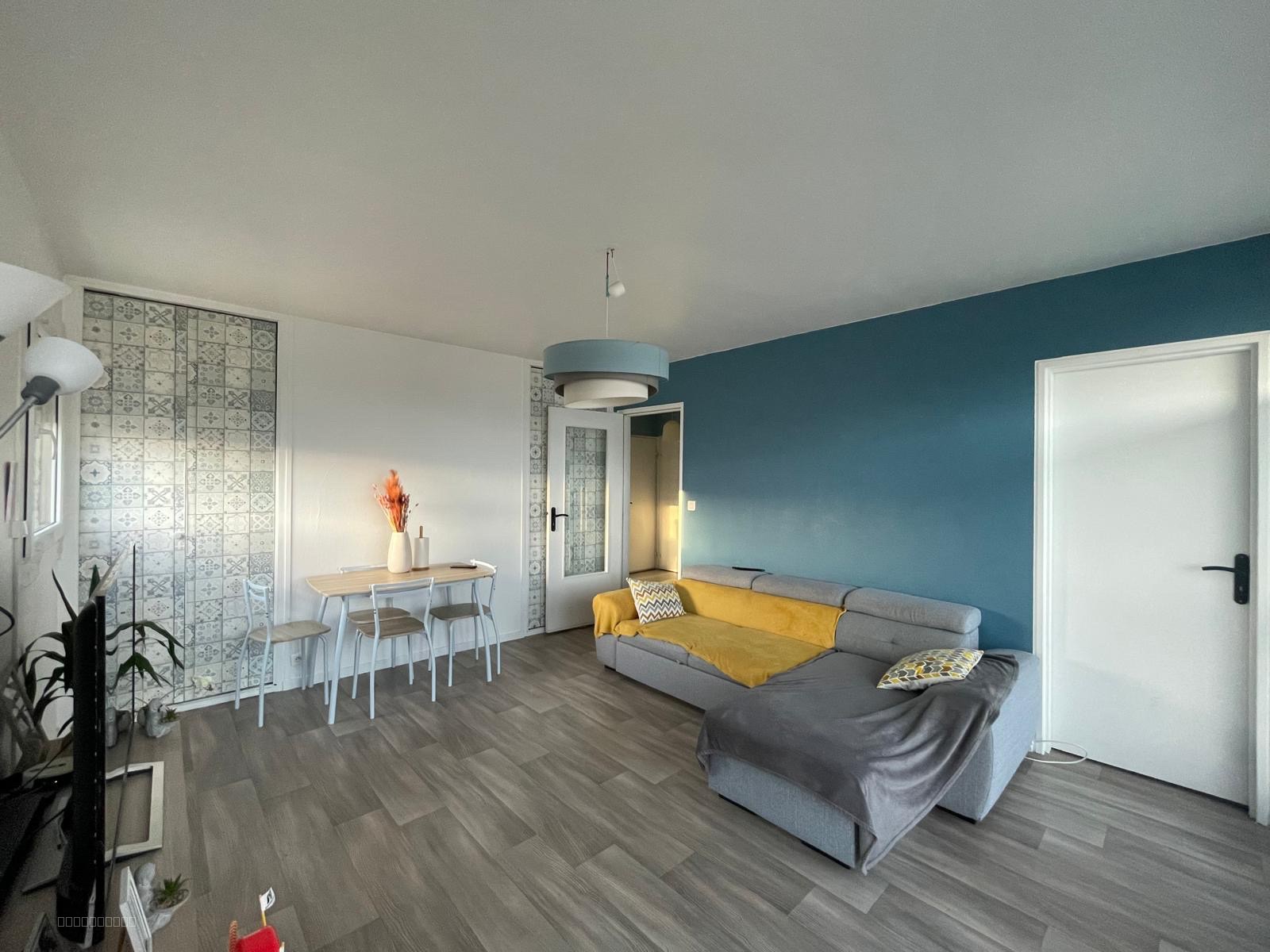 APPARTEMENT T2 PROCHE CHU JEAN MINJOZ — photo 2