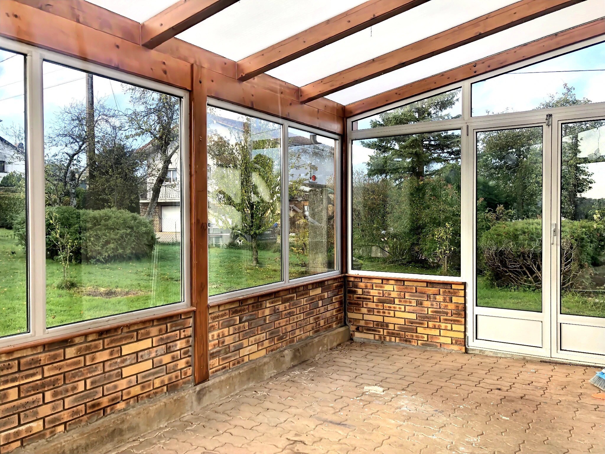 À vendre : Charmante Maison Individuelle avec Dépendance sur Grand Terrain a VELLEVANS 25430 — photo 4