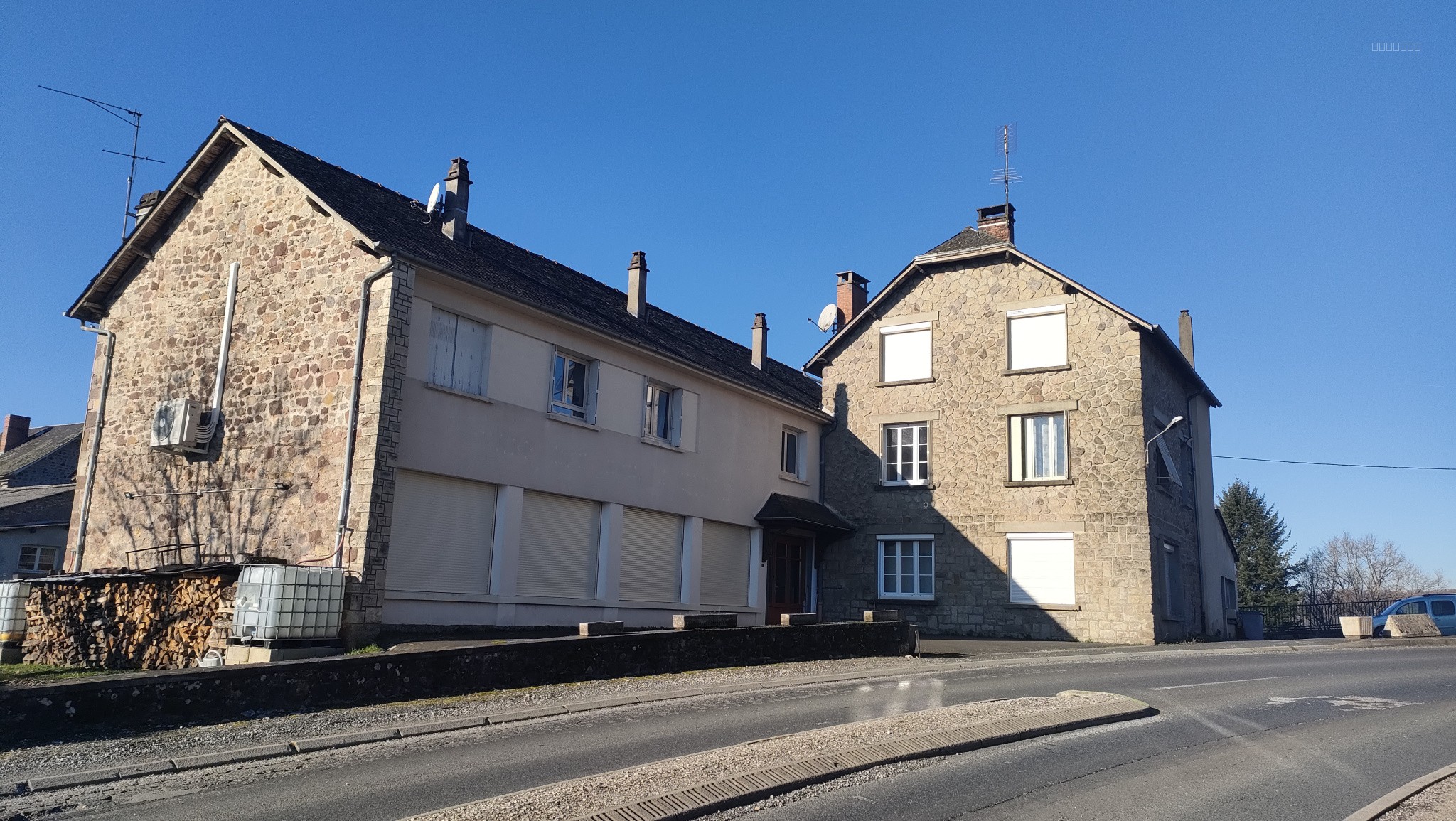 Maison et appartements à Vignols — photo 13