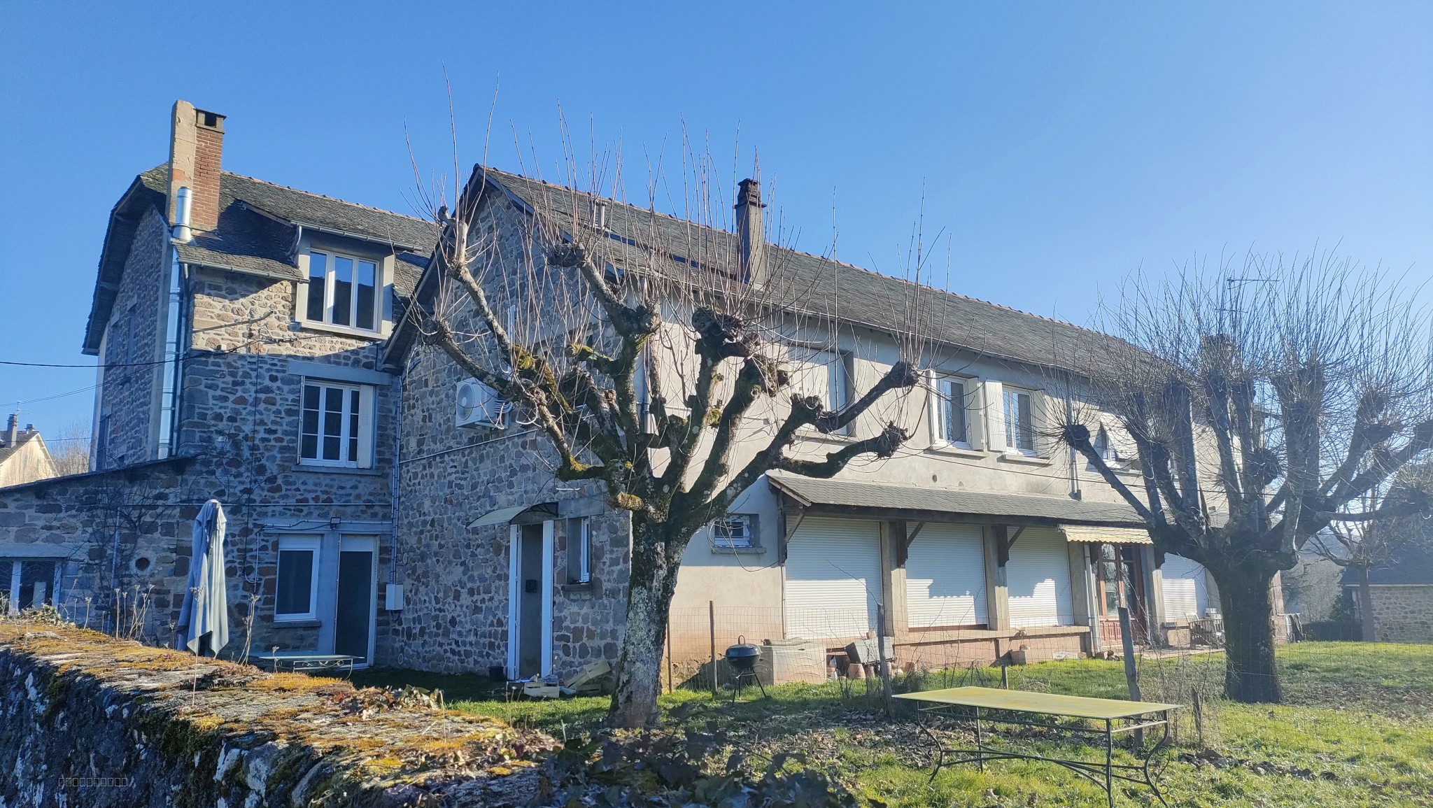 Maison et appartements à Vignols — photo 12