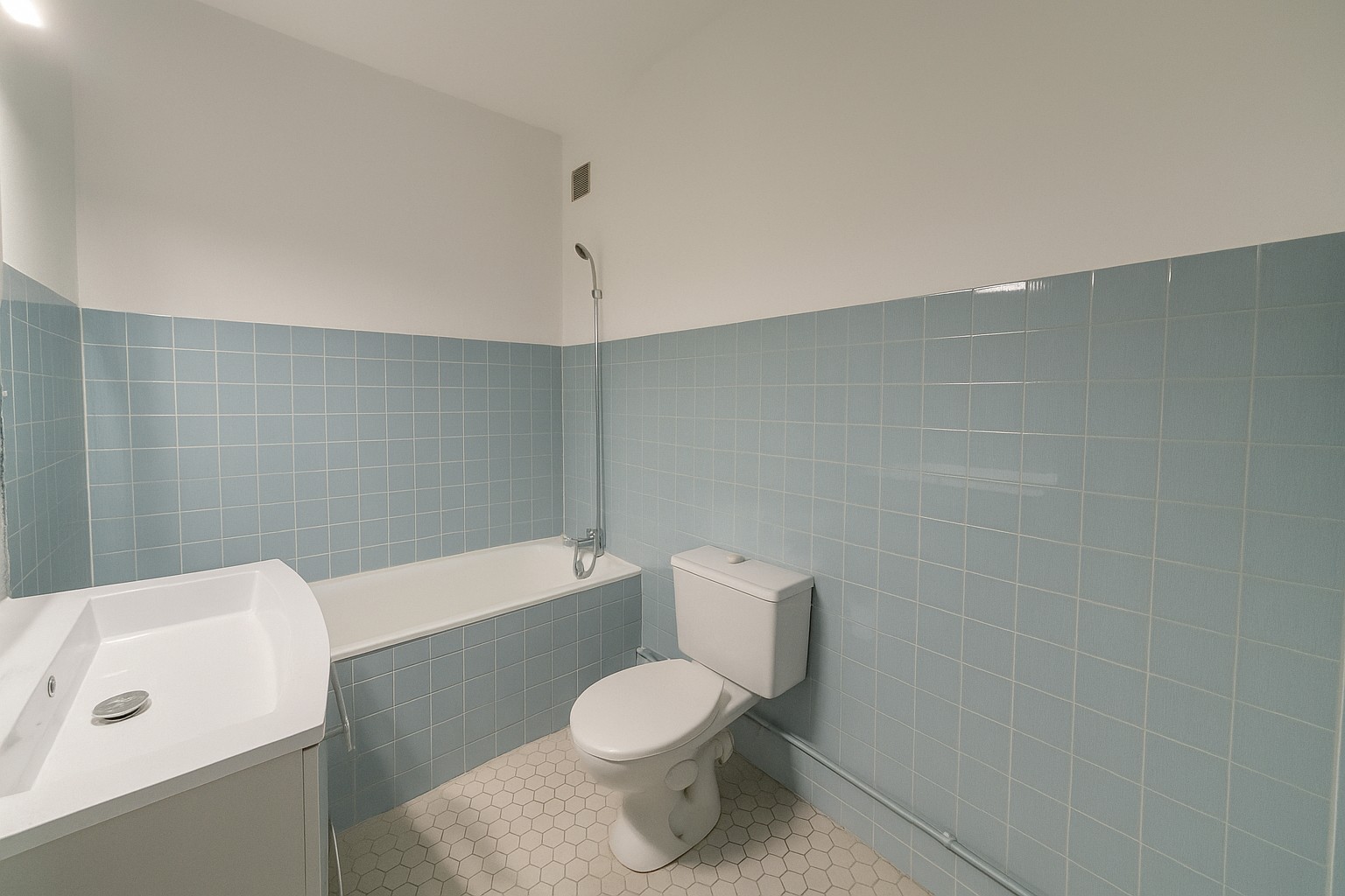 STUDIO PROCHE CENTRE BRIVE — photo 3