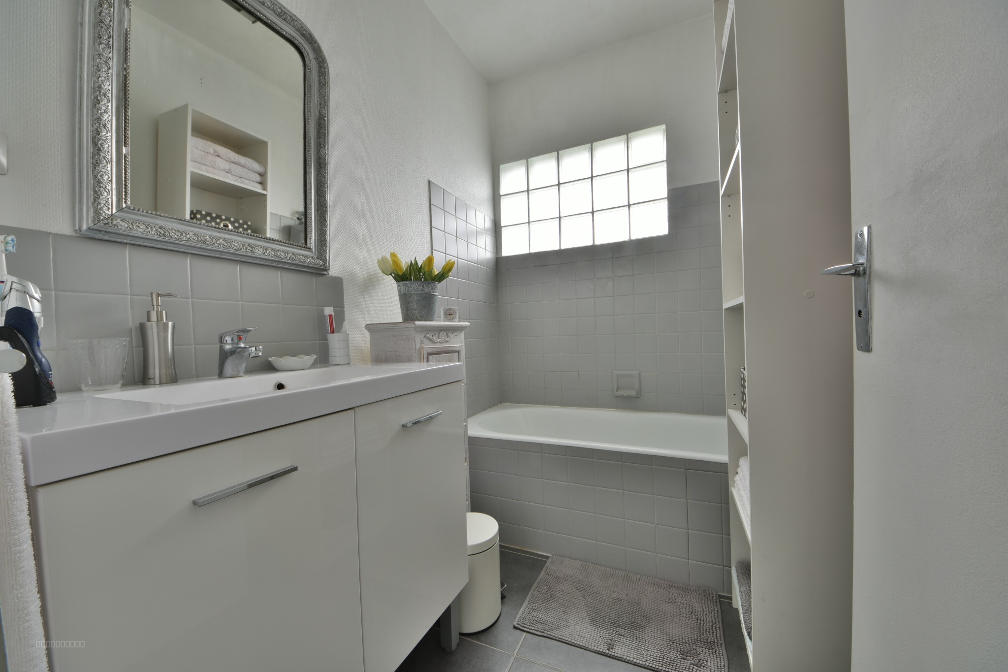 APPARTEMENT F2 ROSIERS — photo 4