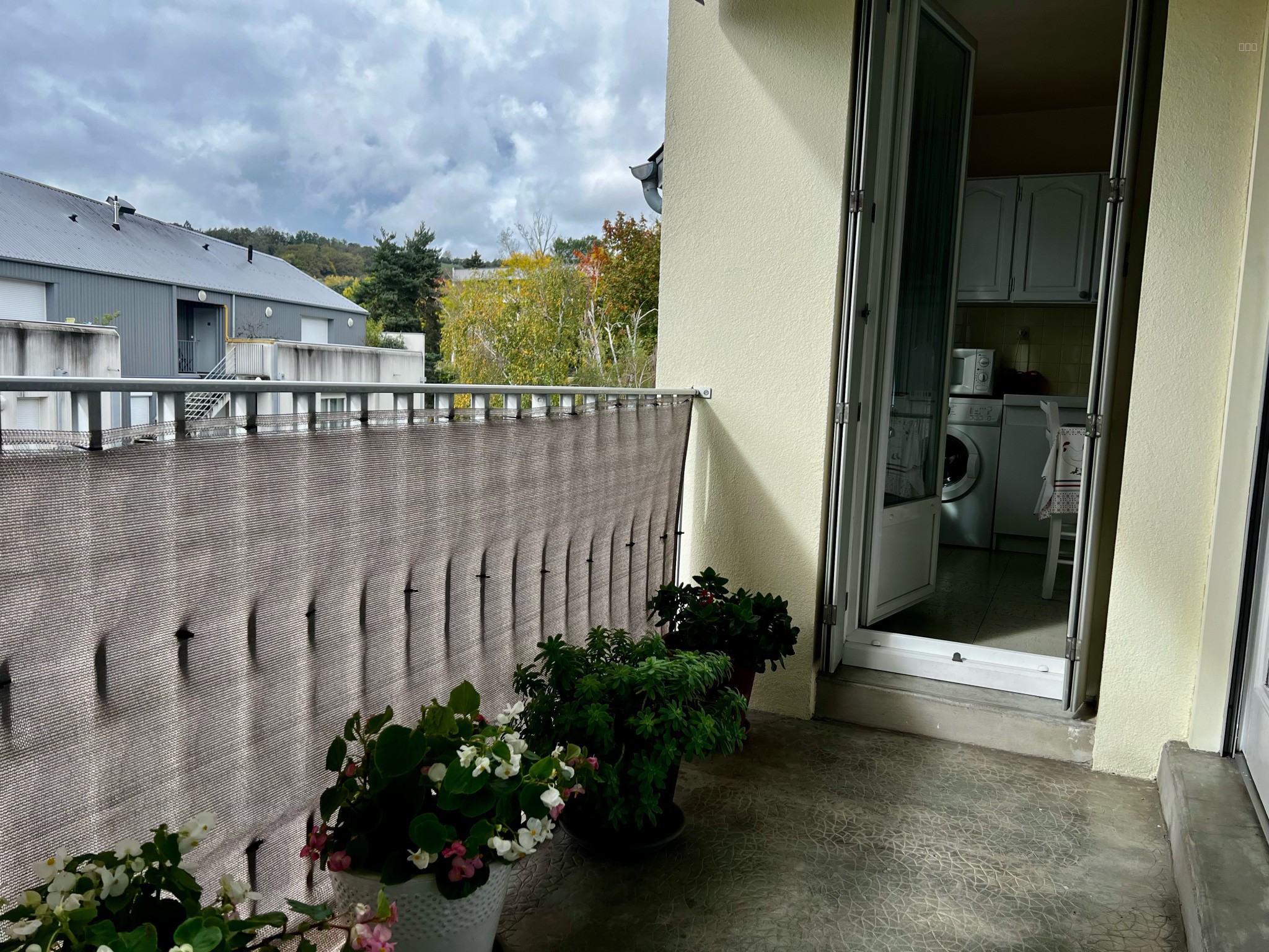 APPARTEMENT F2 ROSIERS — photo 5
