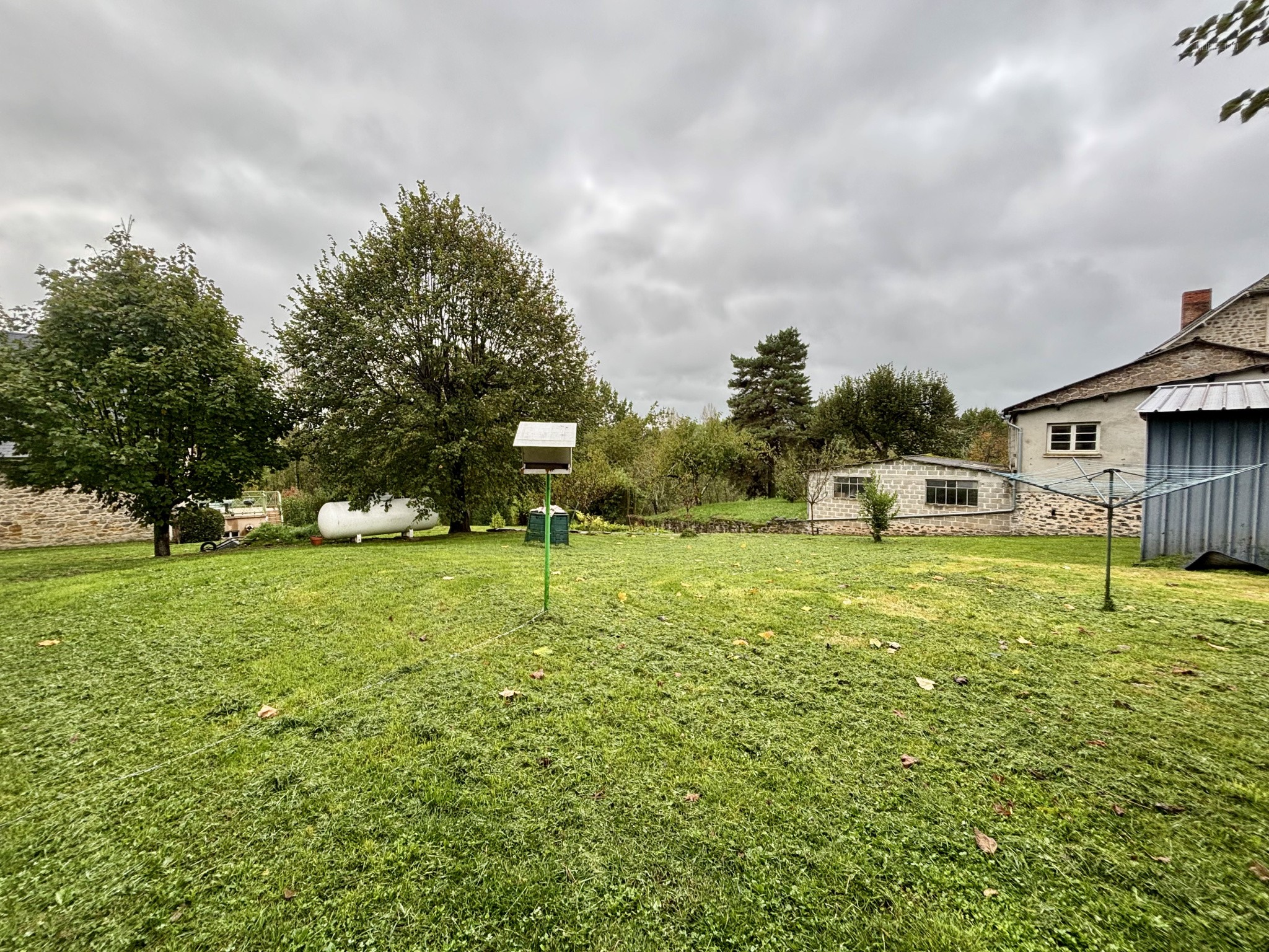 Maison et appartements à Vignols — photo 11
