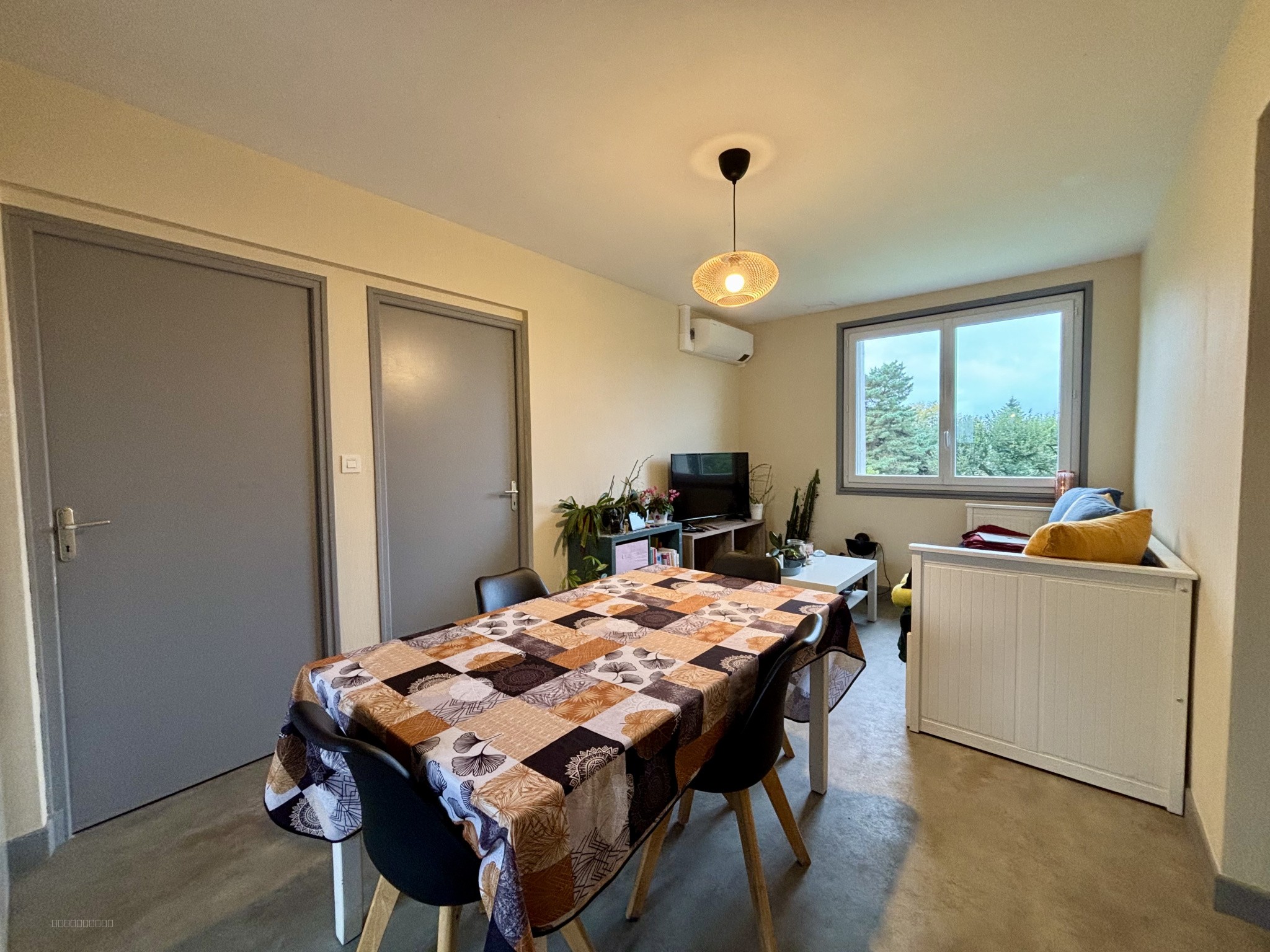 Maison et appartements à Vignols — photo 8