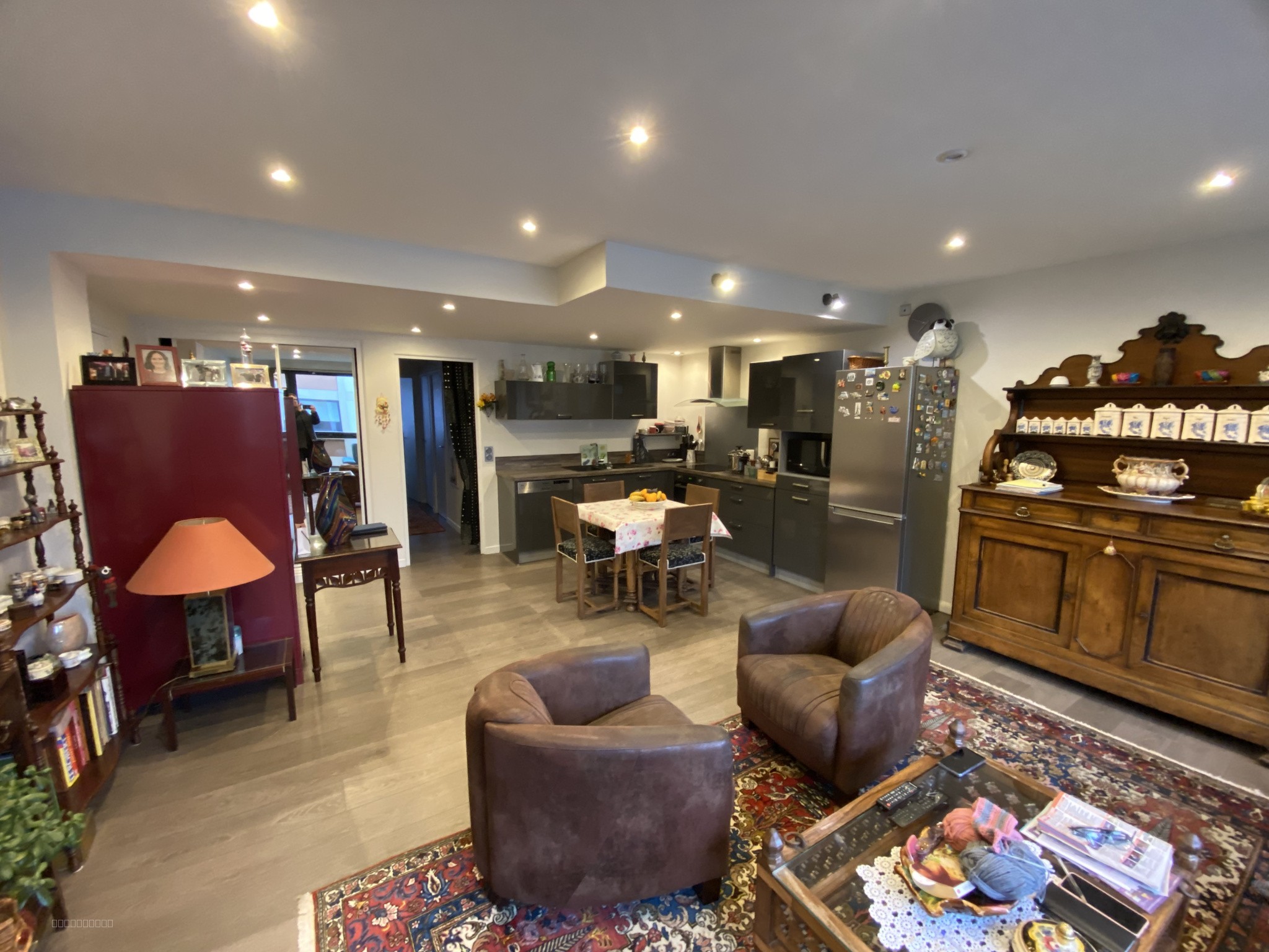 Appartement T3 rénové de 76 m2 situé au 1er étage d'une copropriété de 19 lots en centre ville de Fécamp — photo 2