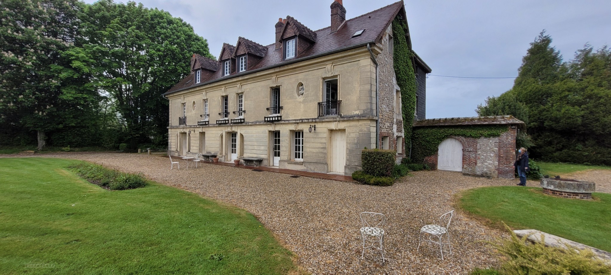 Château de 320 m2 sur parcelle de 35 000 m2 + deux maisons de 115 m2 et 90 m2 à réhabiliter proche ROUEN — photo 2