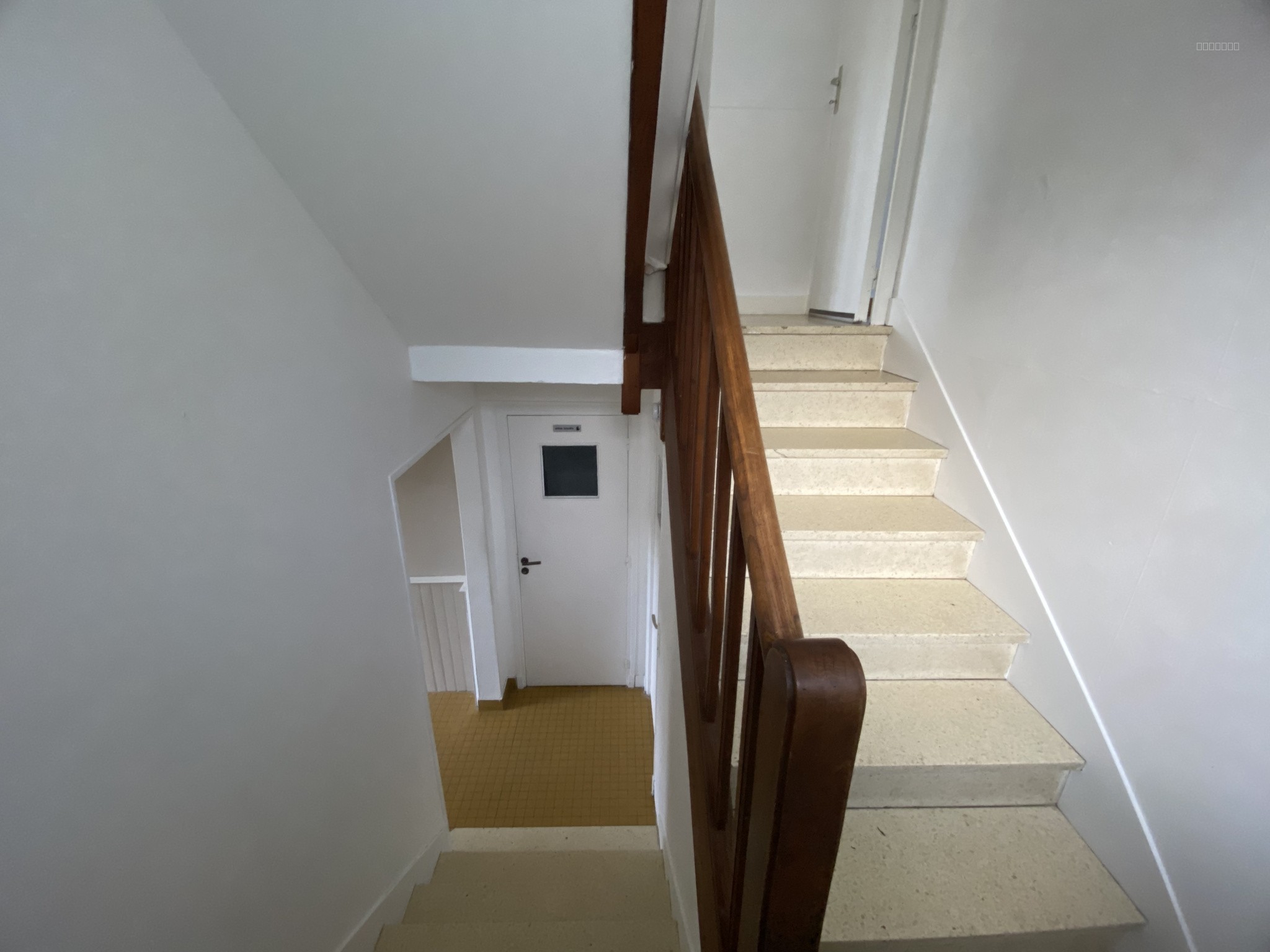 Maison mitoyenne T4 de 93 m2 avec garage et cours extérieure situé à YPORT — photo 7
