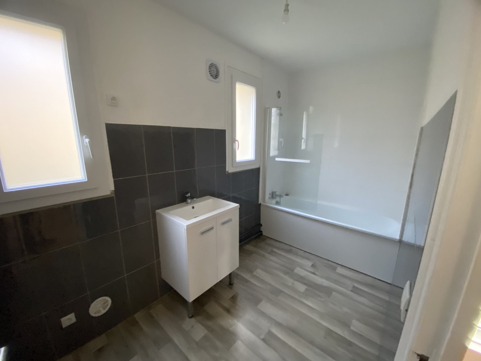 Maison mitoyenne T4 de 93 m2 avec garage et cours extérieure situé à YPORT — photo 12