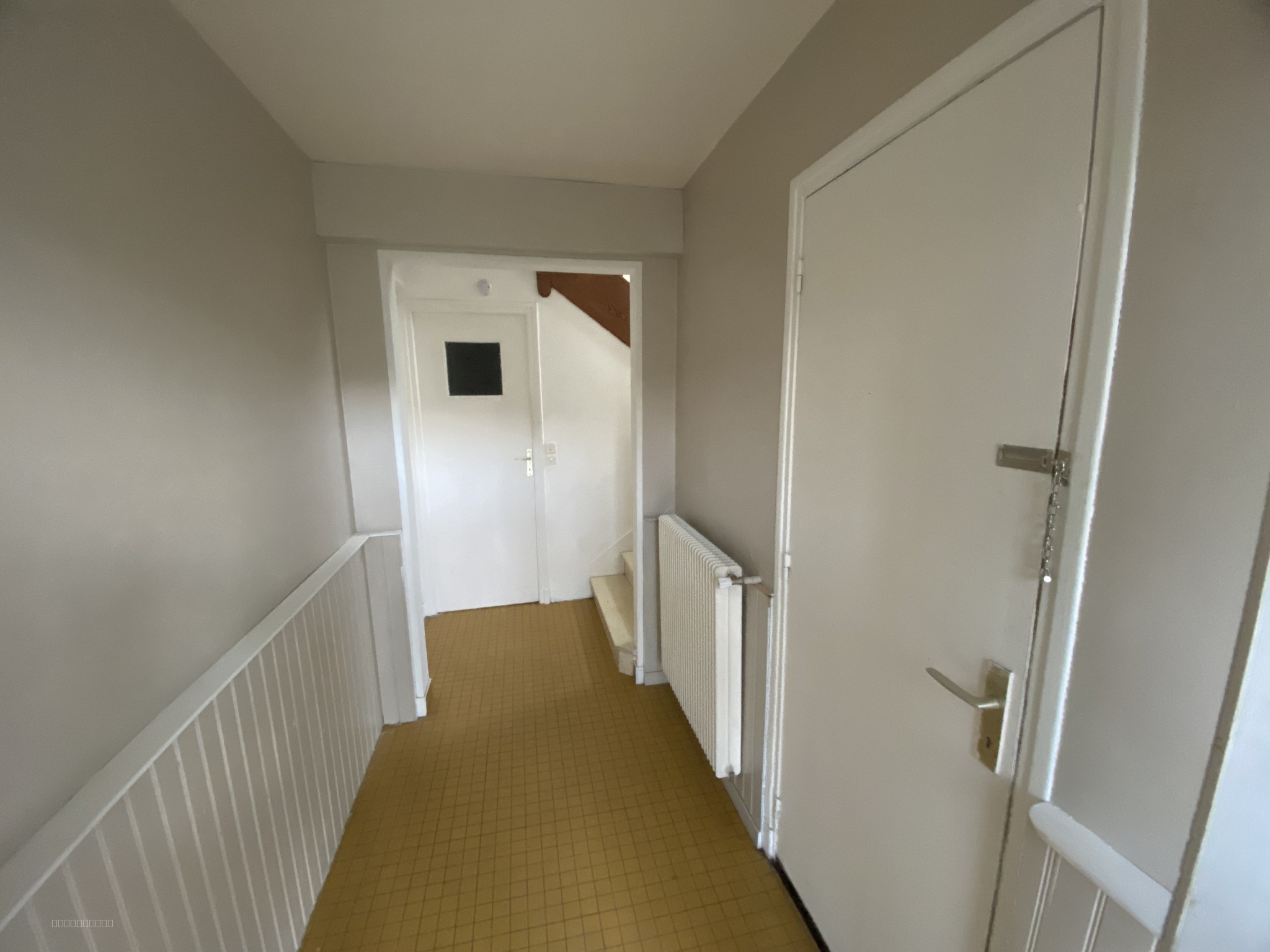Maison mitoyenne T4 de 93 m2 avec garage et cours extérieure situé à YPORT — photo 4