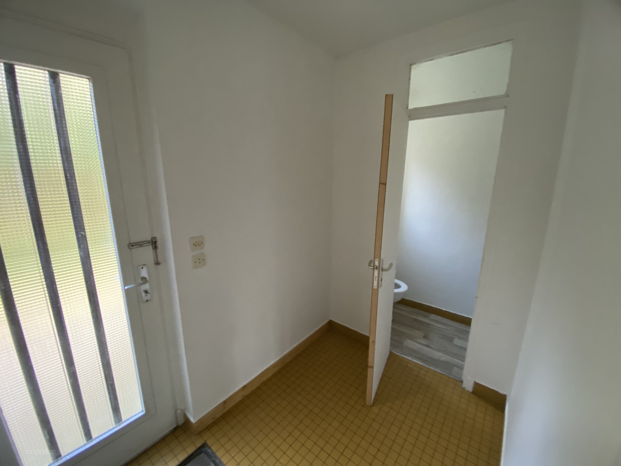 Maison mitoyenne T4 de 93 m2 avec garage et cours extérieure situé à YPORT — photo 8