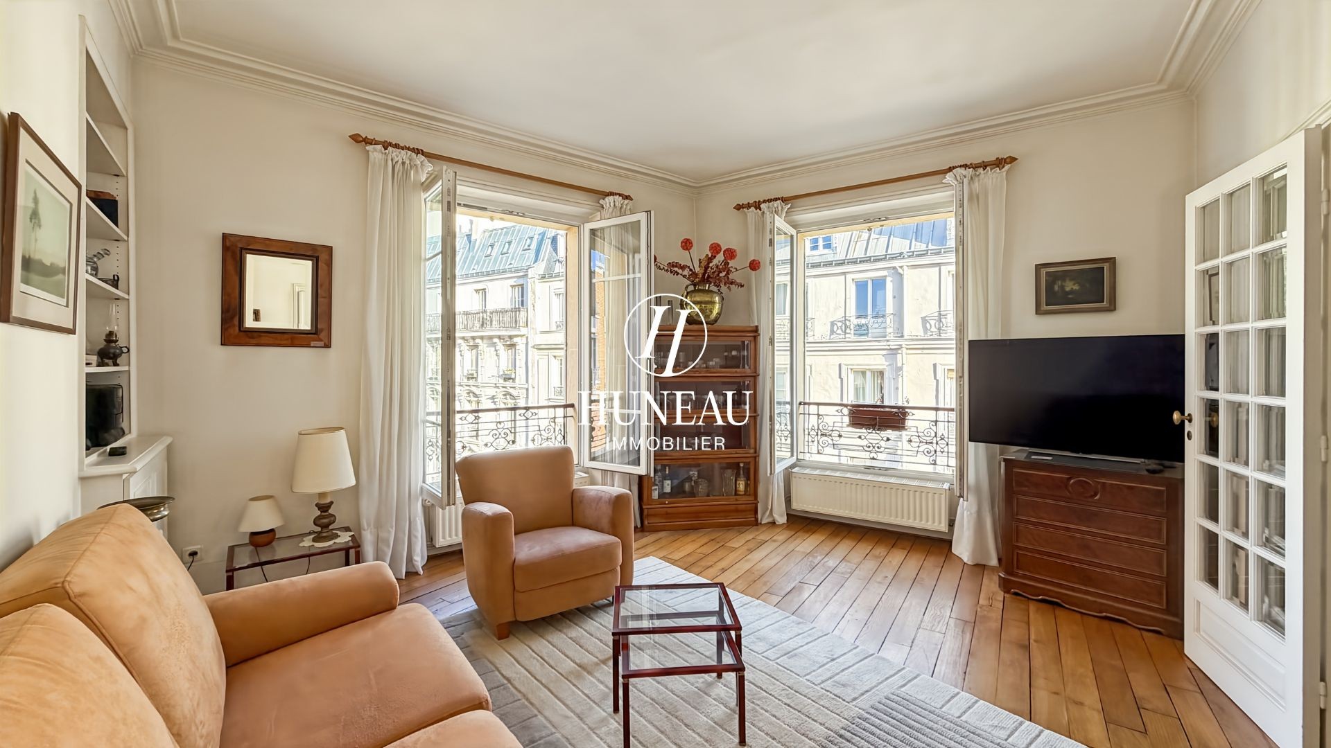 APPARTEMENT 4 PIÈCES TRÈS LUMINEUX ET AVEC BEAUCOUP DE CHARME — photo 2
