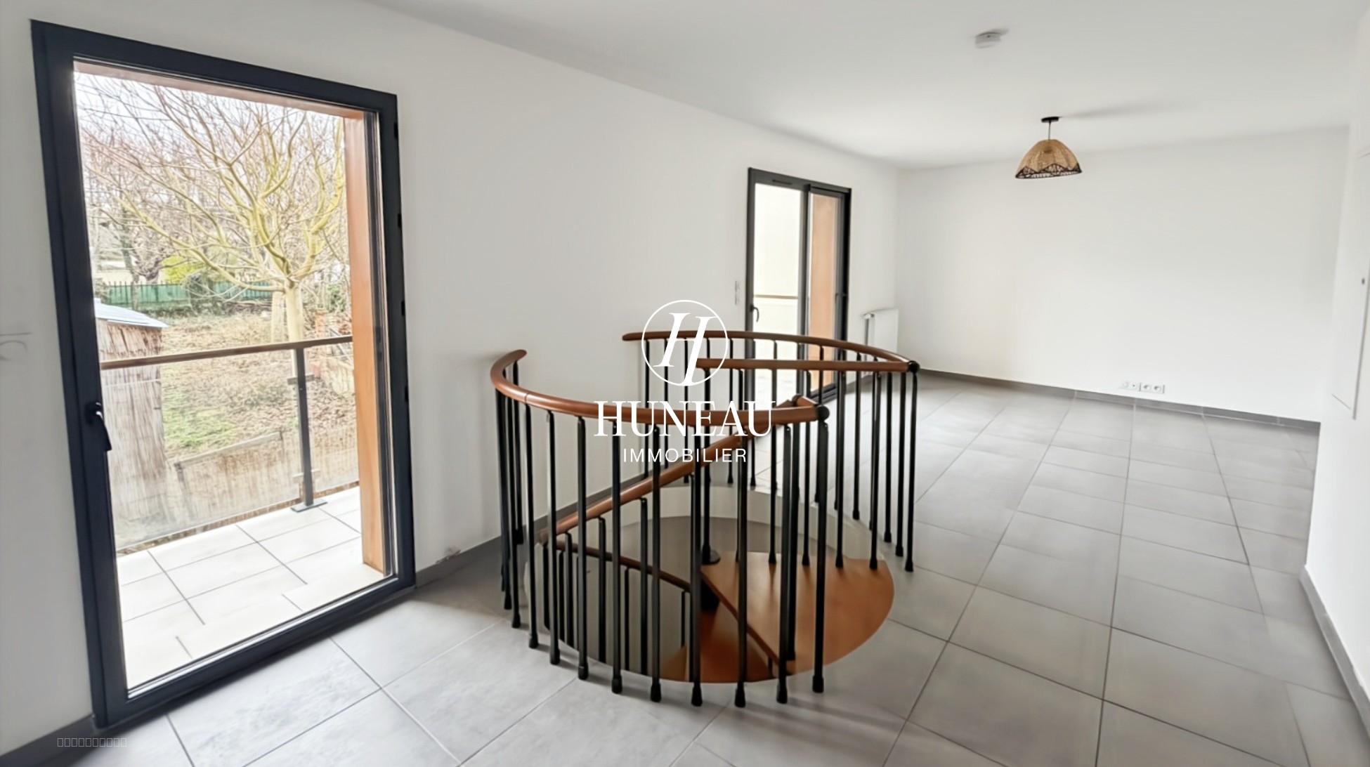 APPARTEMENT 3 PIÈCES EN DUPLEX PROCHE DE LA GARE — photo 2
