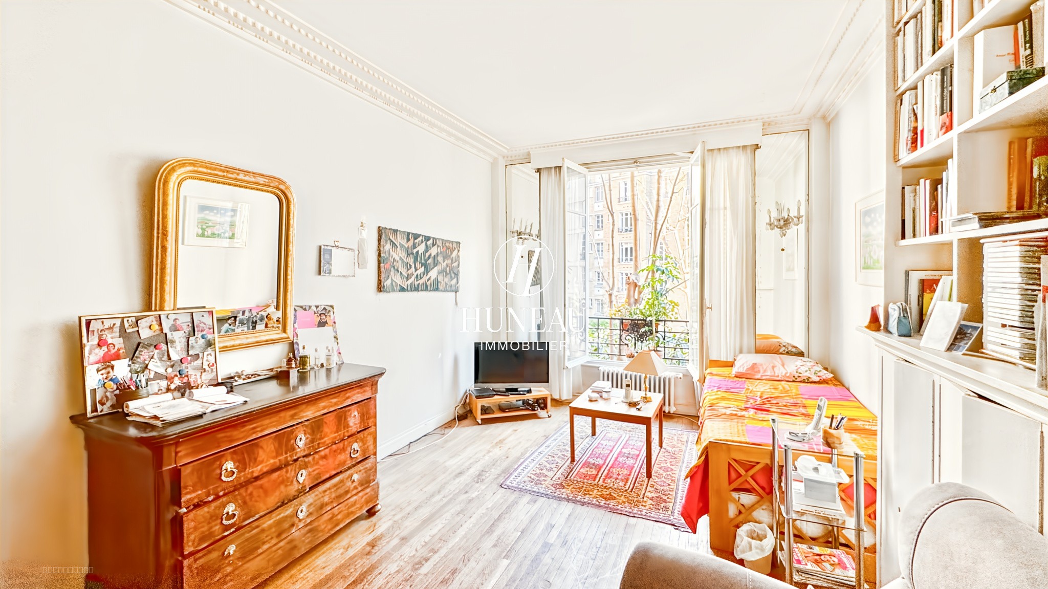 APPARTEMENT AVEC DE BEAUX VOLUMES, BEAUCOUP DE POTENTIEL ET UNE CHAMBRE DE SERVICE — photo 6