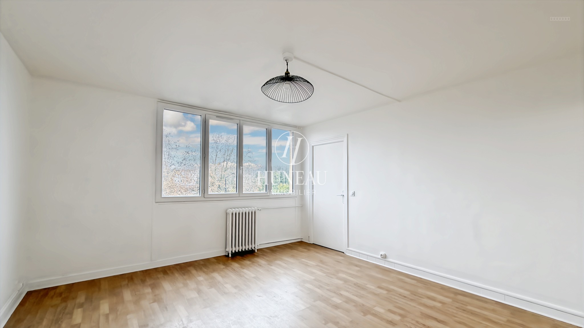 APPARTEMENT 4 PIÈCES LUMINEUX AVEC CAVE ET PARKING BOXE — photo 3