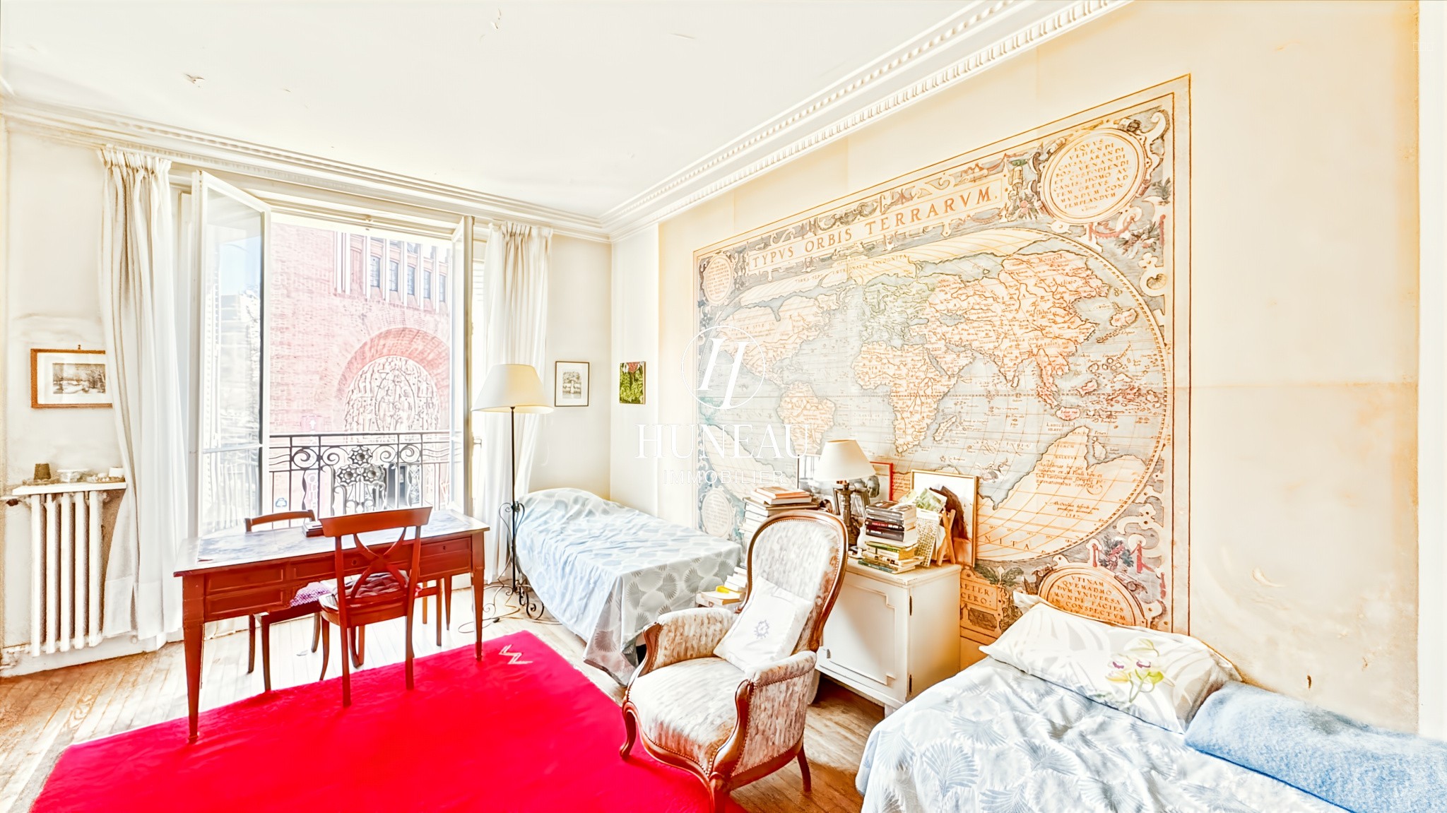 APPARTEMENT AVEC DE BEAUX VOLUMES, BEAUCOUP DE POTENTIEL ET UNE CHAMBRE DE SERVICE — photo 7