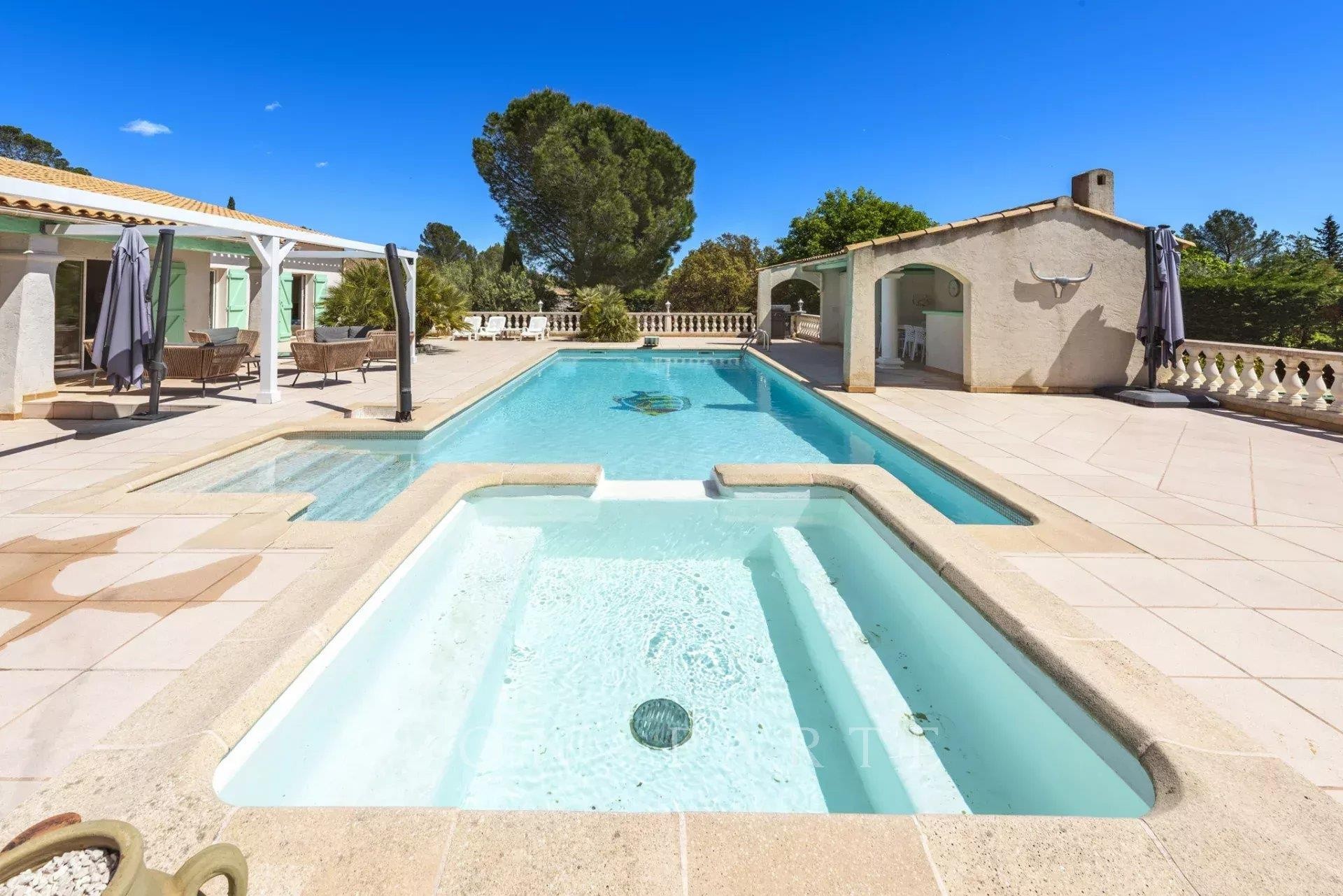 ROQUEBRUNE-SUR-ARGENS Élégance, Volume et Art de Vivre Méditerranéen — photo 3
