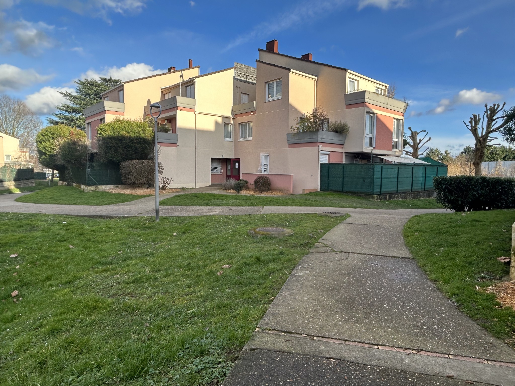 Appartement F4  avec terrasse et balcon Villiers le bel — photo 2