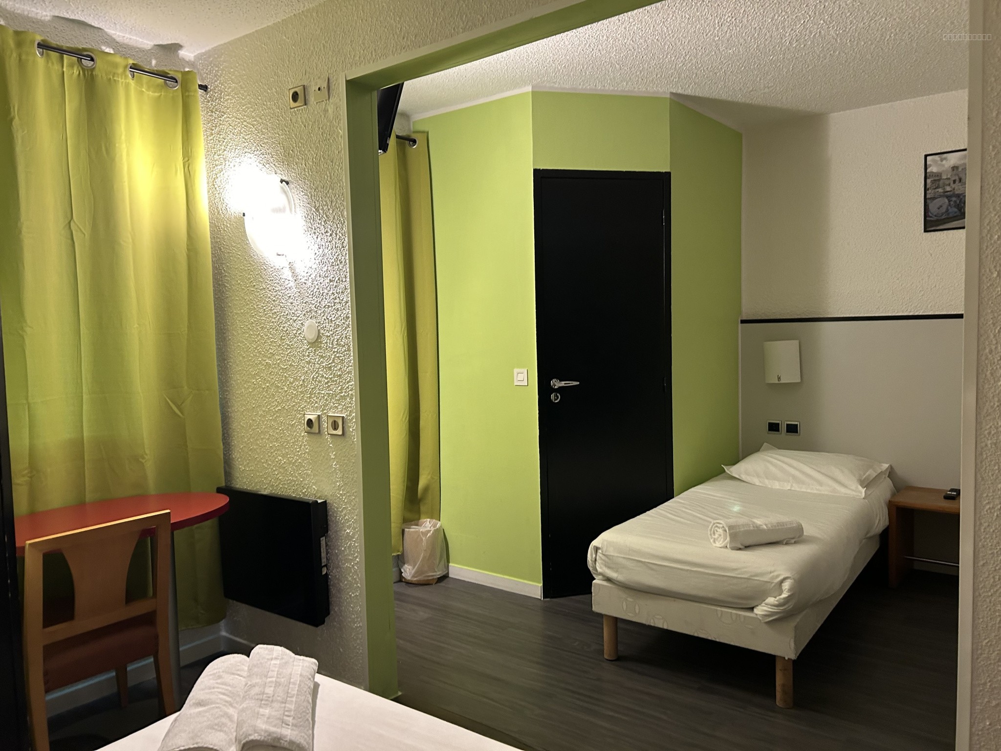 Hôtel en zone d'activité — photo 5