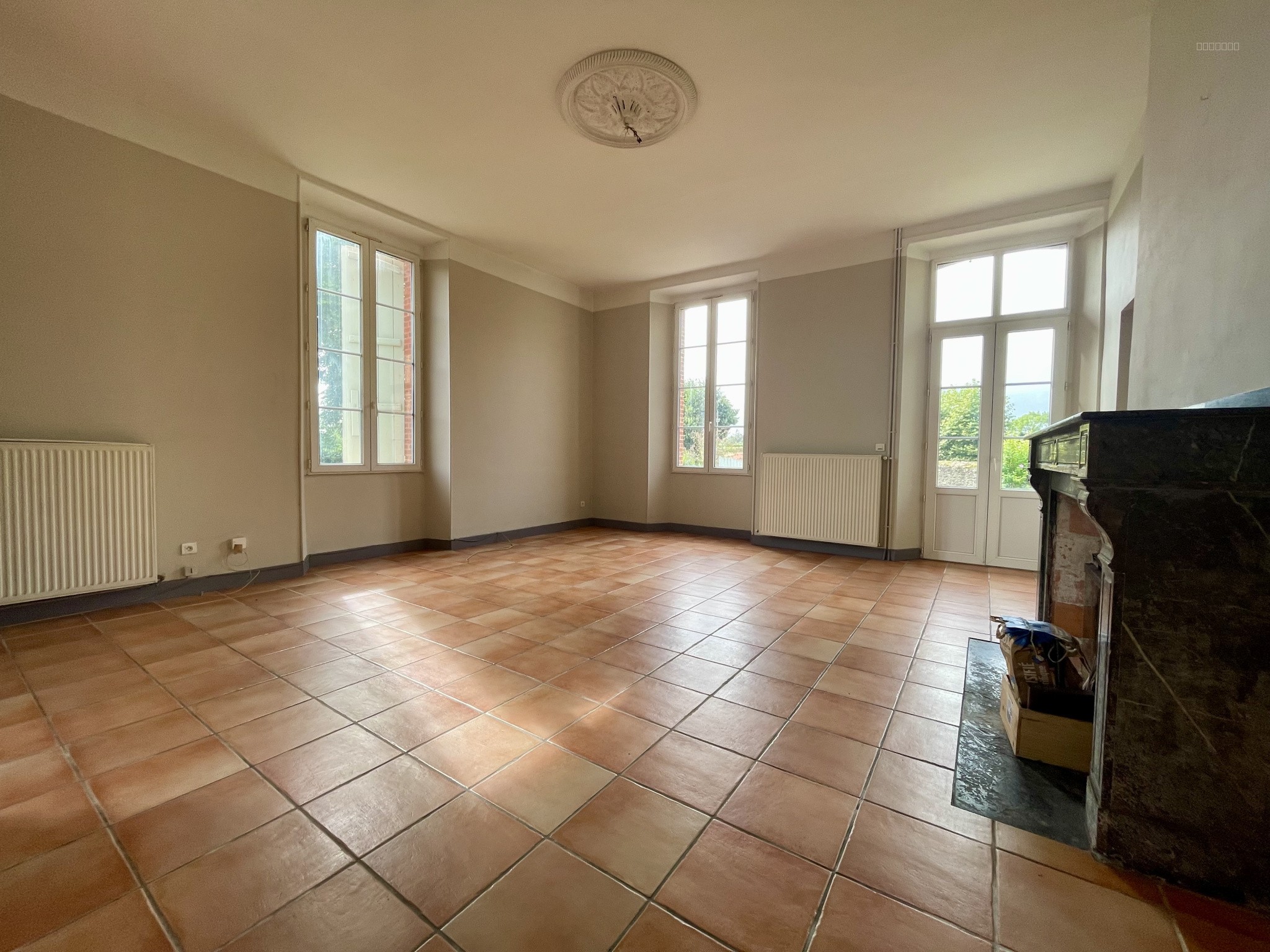 Ancien presbytère avec 3 chambres et bureau — photo 3