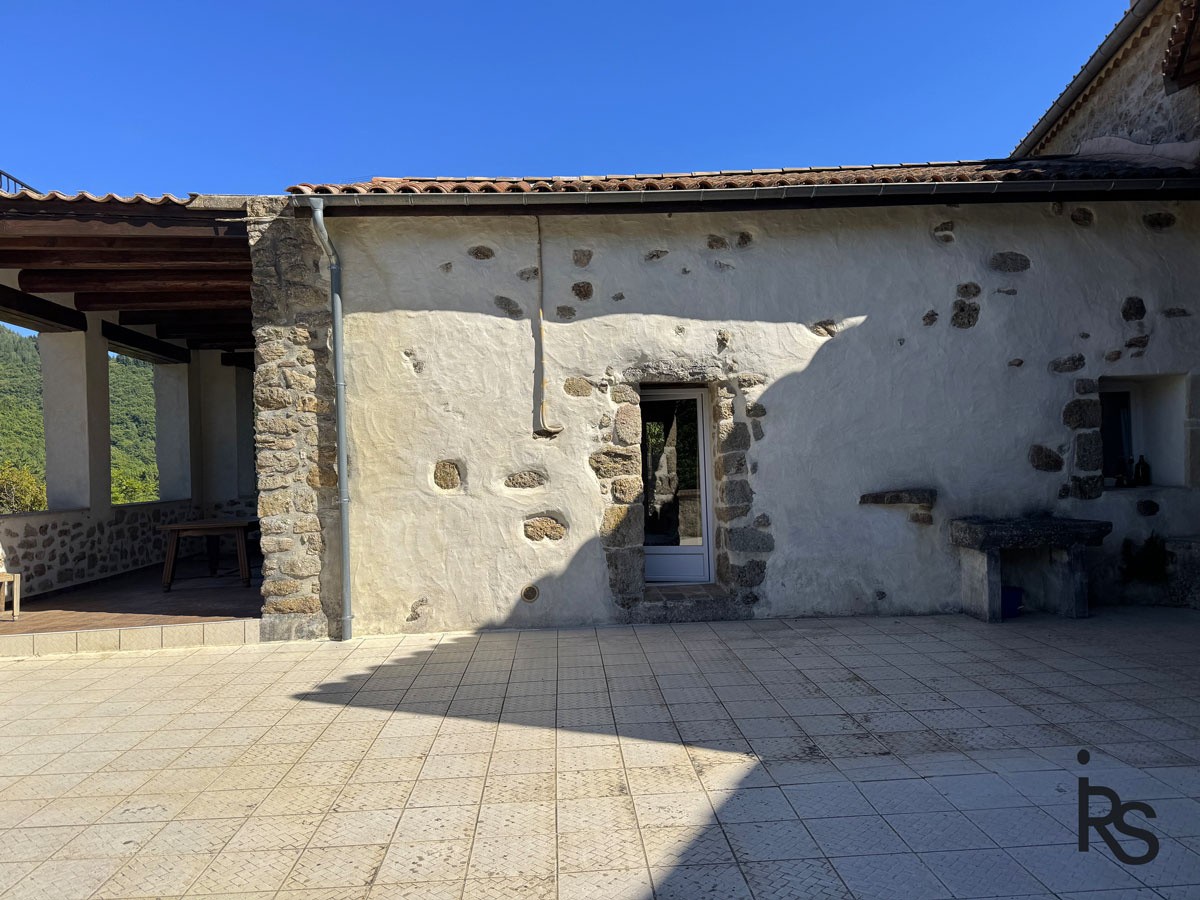 Une charmante maison en pierre sur 4 niveaux de 78 m2 avec de grandes terrasses et 267 m2 de terrain. — photo 5