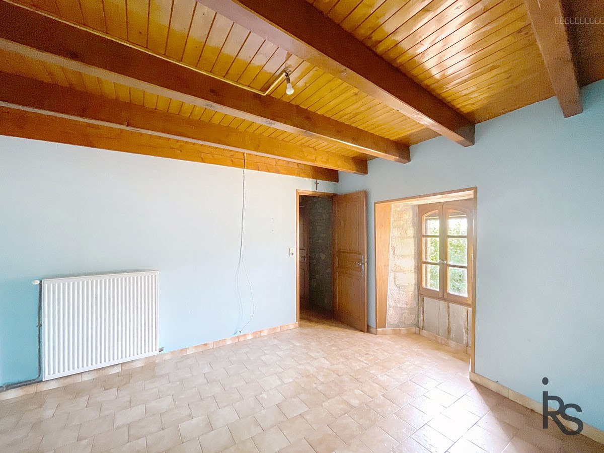 Une maison de caractère de 1803 avec 191 m2 habitables et dépendances, 3,2 ha de terrain et une belle vue. — photo 15