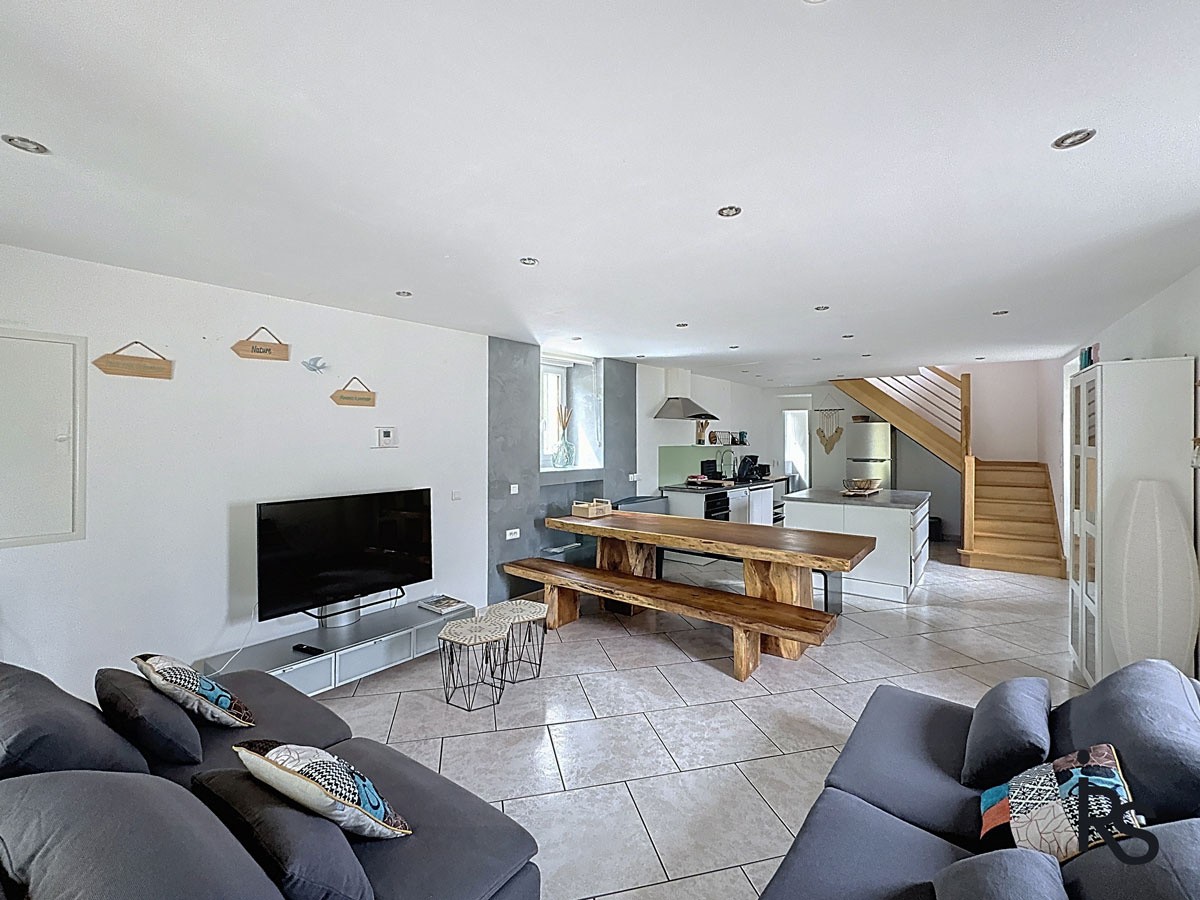 Sur les rives de la Rivière La Beaume, une propriété composée d'une habitation principale et de 8 gîtes — photo 10