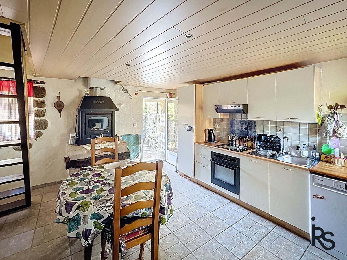 Une charmante maison en pierre sur 4 niveaux de 78 m2 avec de grandes terrasses et 267 m2 de terrain. — photo 6