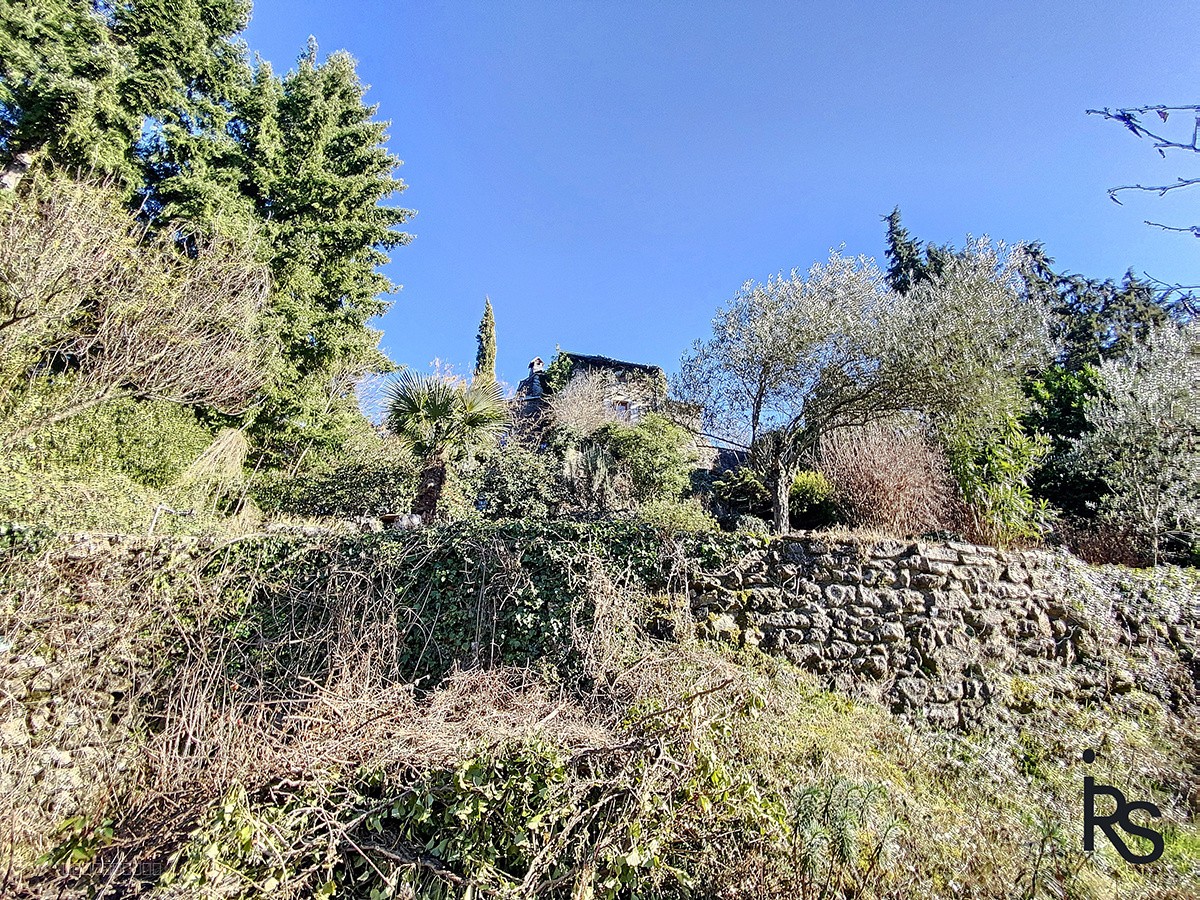 Une maison de caractère de 101 m2 habitables dans un petit hameau avec 876 m2 de jardin en terrasses — photo 2