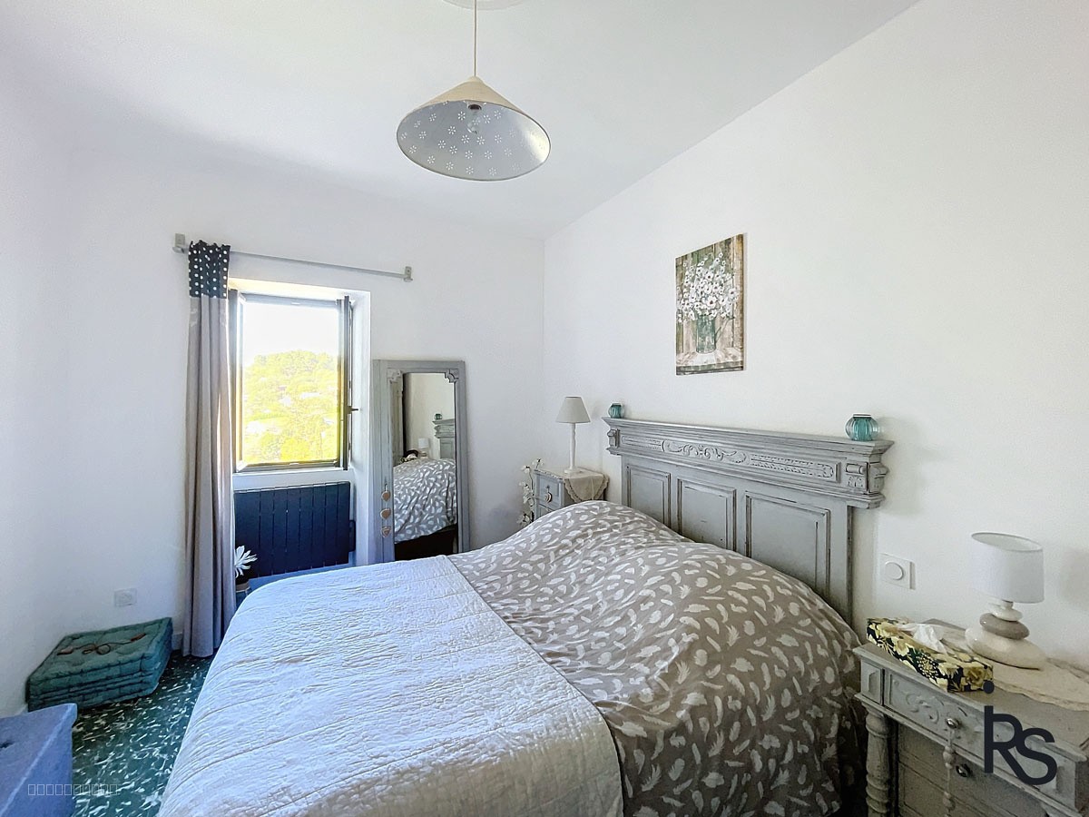 Une maison du 19ème siècle et rénovée récemment, de 100 m2 avec un jardin de 1350 m2 et une vue magnifique. — photo 14
