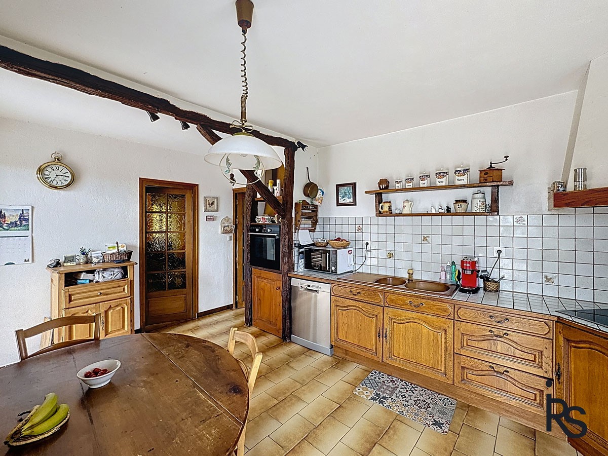 Avec une vue panoramique, une maison en pierre de 190 m2 habitables et un terrain de 2833 m2 — photo 7