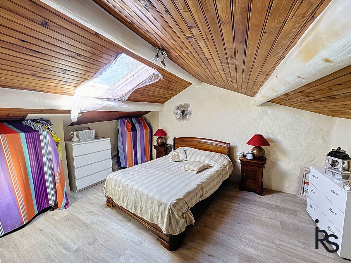 Une charmante maison en pierre sur 4 niveaux de 78 m2 avec de grandes terrasses et 267 m2 de terrain. — photo 13