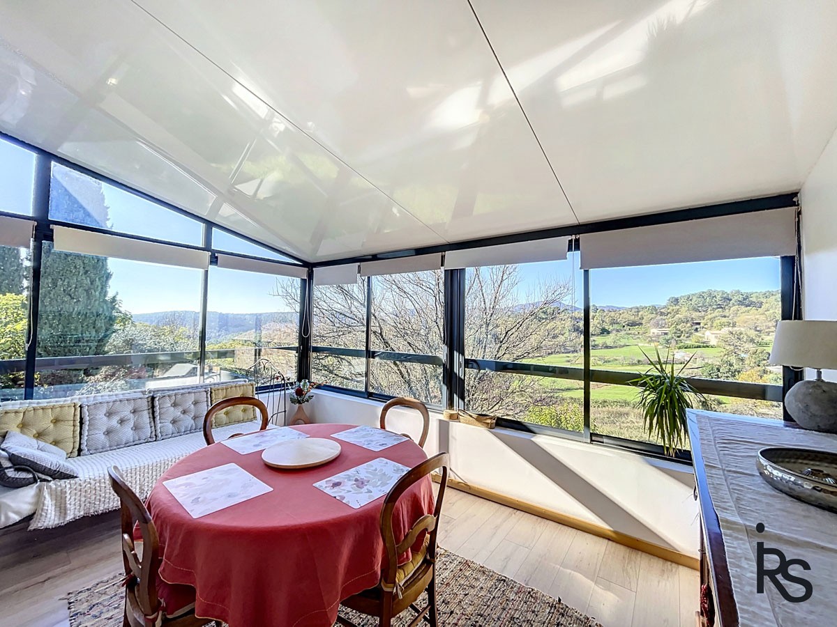 Une maison du 19ème siècle et rénovée récemment, de 100 m2 avec un jardin de 1350 m2 et une vue magnifique. — photo 6