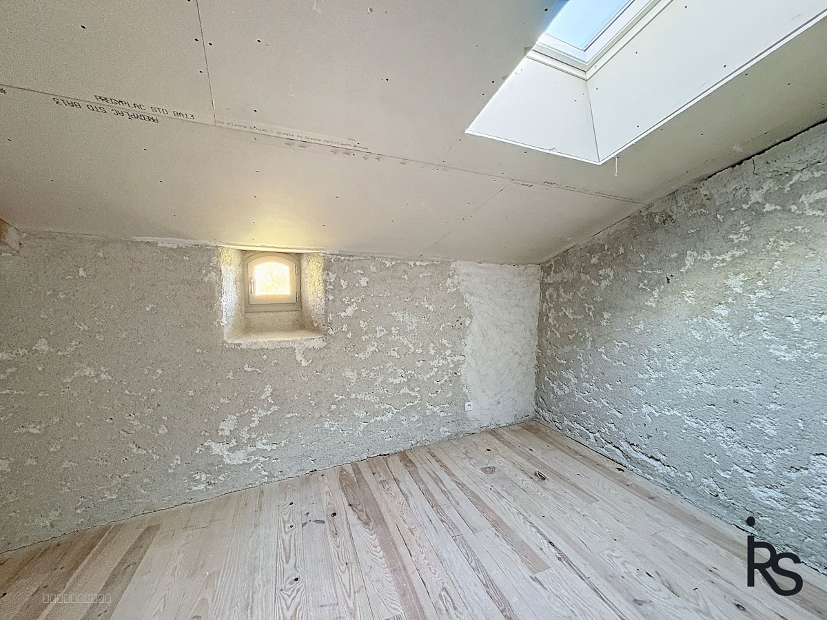 Une maison de hameau en pierre de 124 m2 habitables, à finir de rénover avec 2652 m2 de terrain. — photo 12