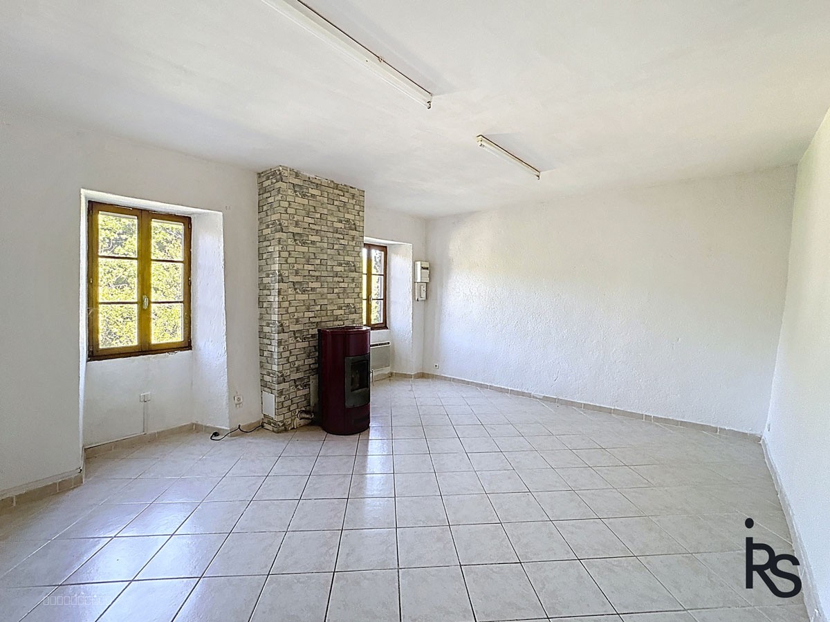 Une maison de hameau de 87 m2 habitables avec une cour et une grande terrasse — photo 8