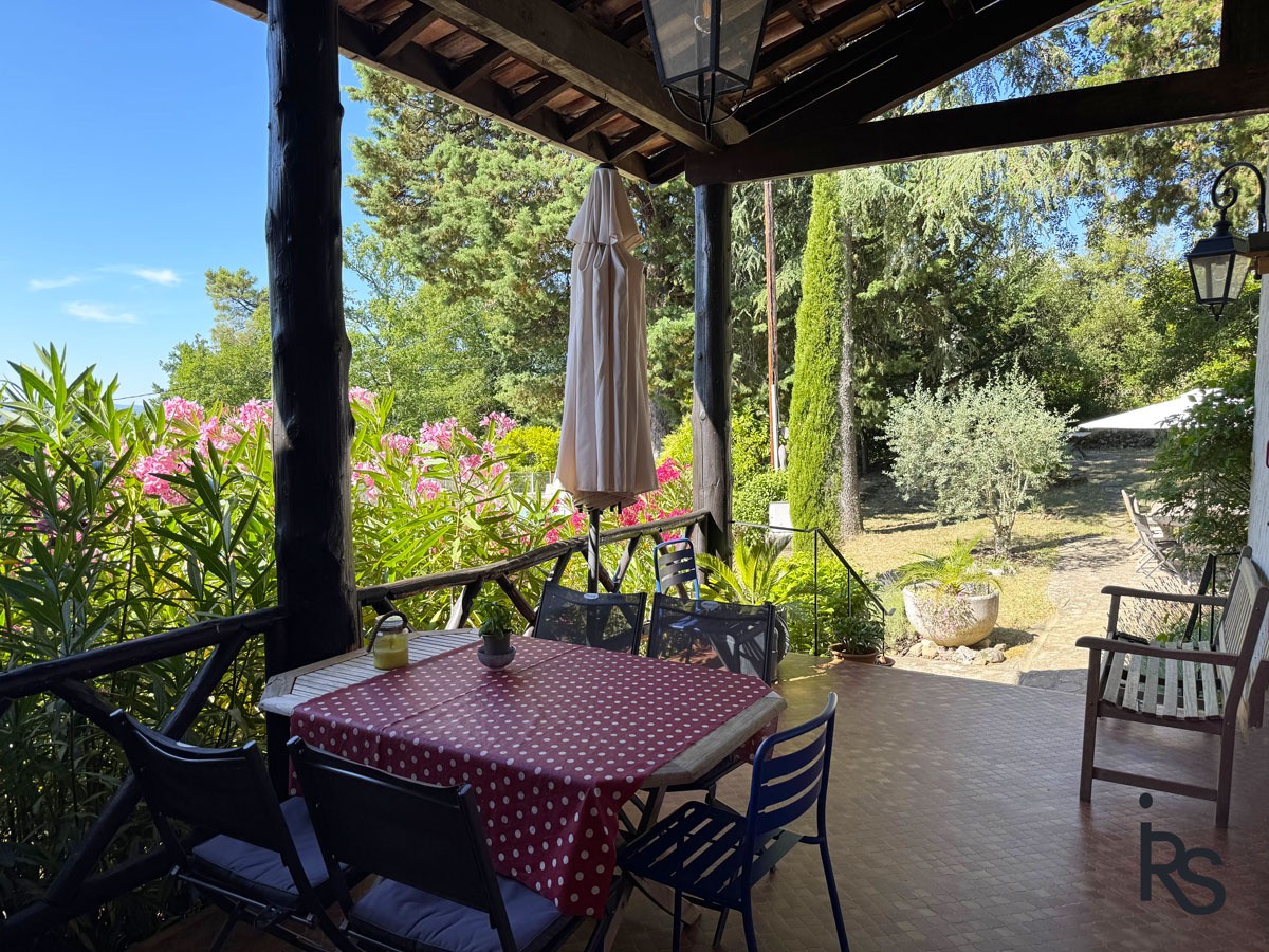 Une spacieuse villa de 267 m2 avec 5586 m2 de jardin et une piscine chauffée. — photo 4