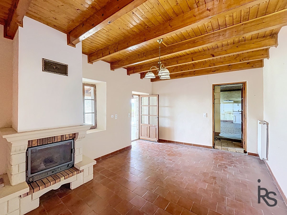 Une maison de caractère de 1803 avec 191 m2 habitables et dépendances, 3,2 ha de terrain et une belle vue. — photo 11