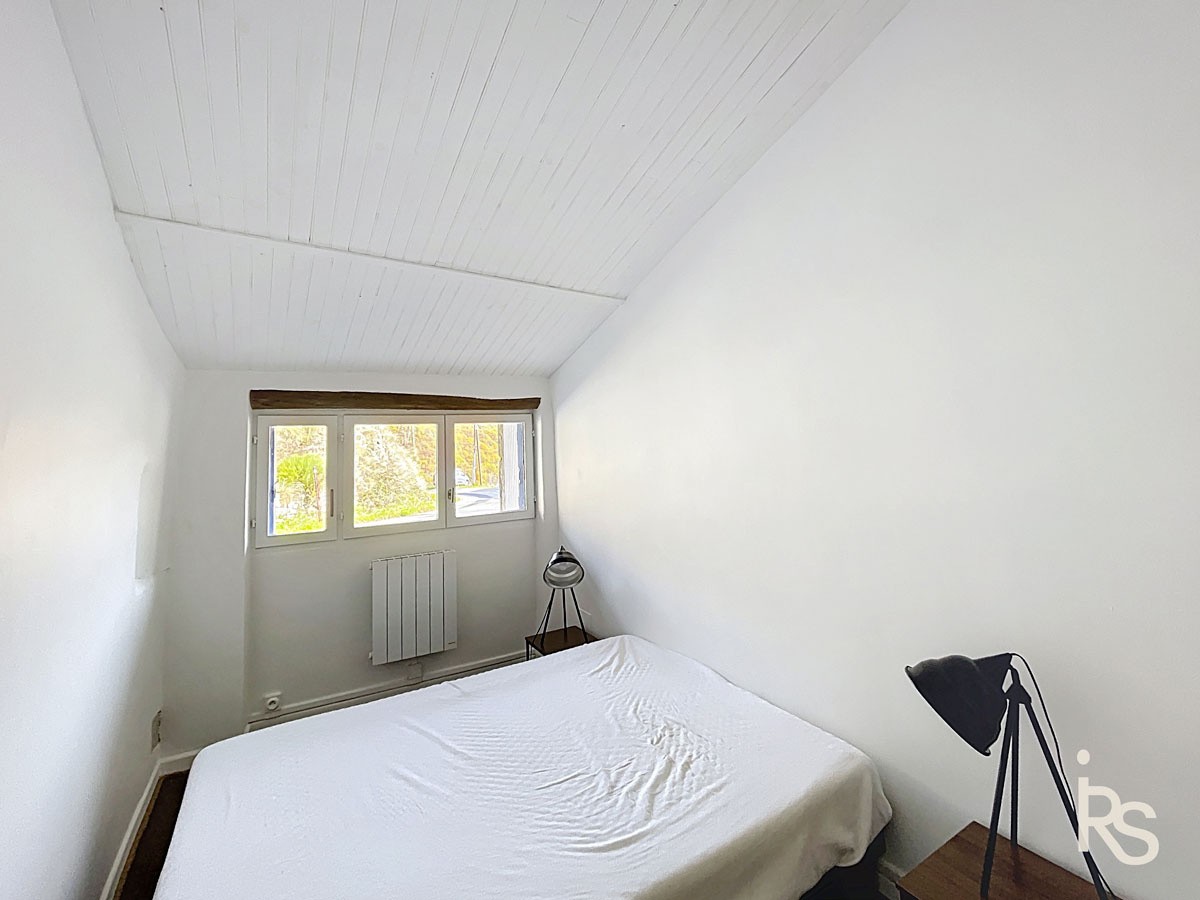 Une charmante maison en pierre de 80 m2 habitables rénovée récemment avec un jardin de 490 m2. — photo 10