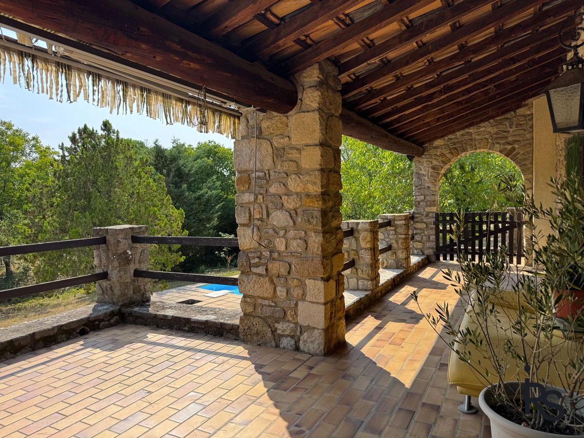 Au milieu d’un terrain arboré de 4350 m2, une maison de 107 m2 habitables — photo 6