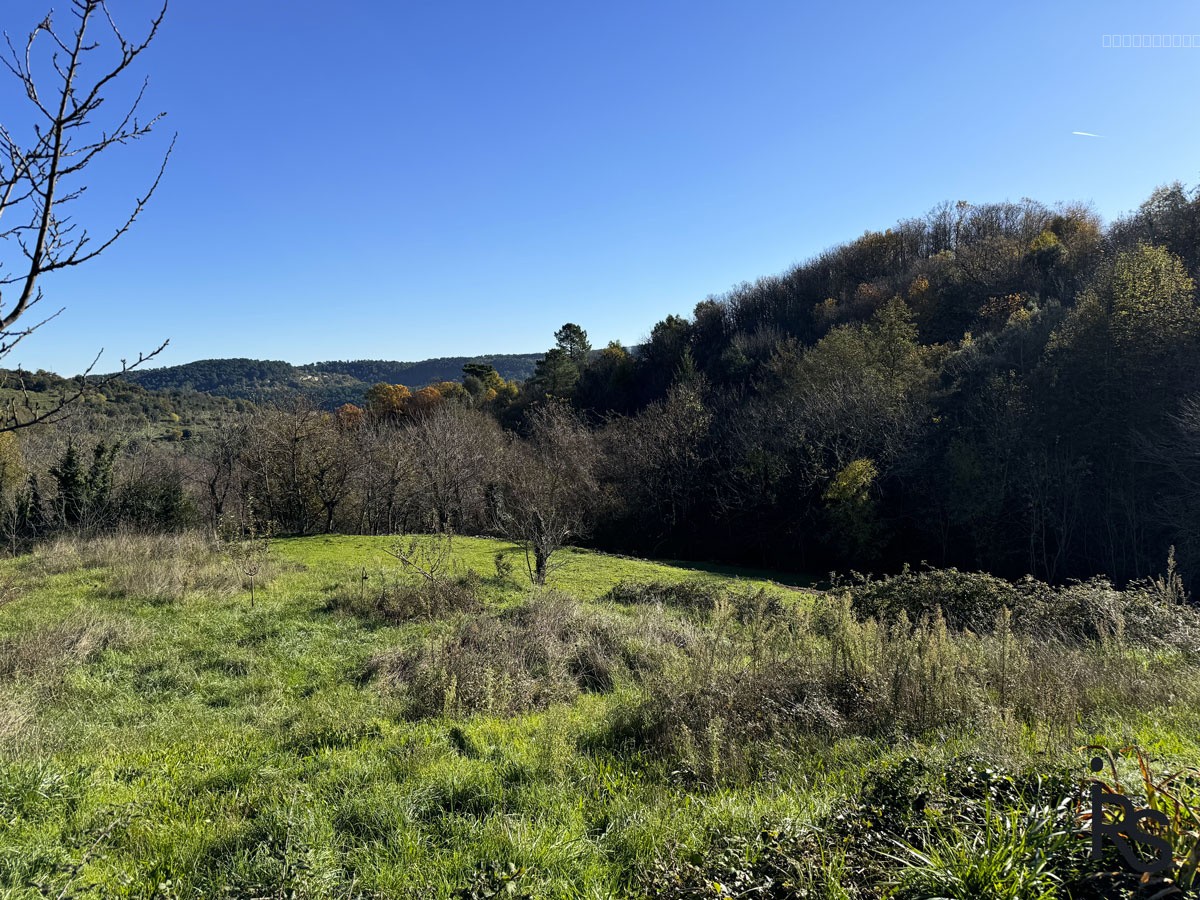 Une maison de hameau en pierre de 124 m2 habitables, à finir de rénover avec 2652 m2 de terrain. — photo 3