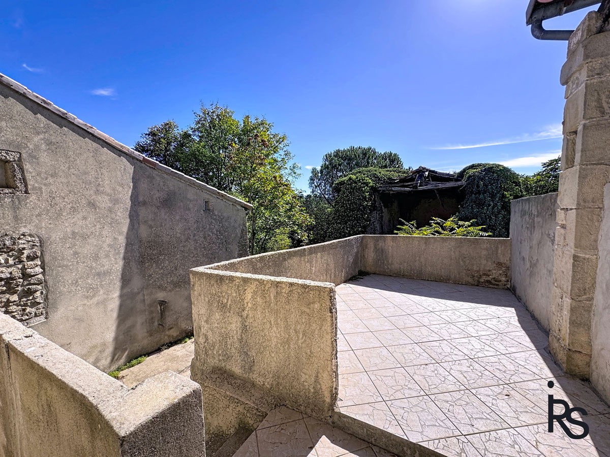 Une maison de hameau de 87 m2 habitables avec une cour et une grande terrasse — photo 3