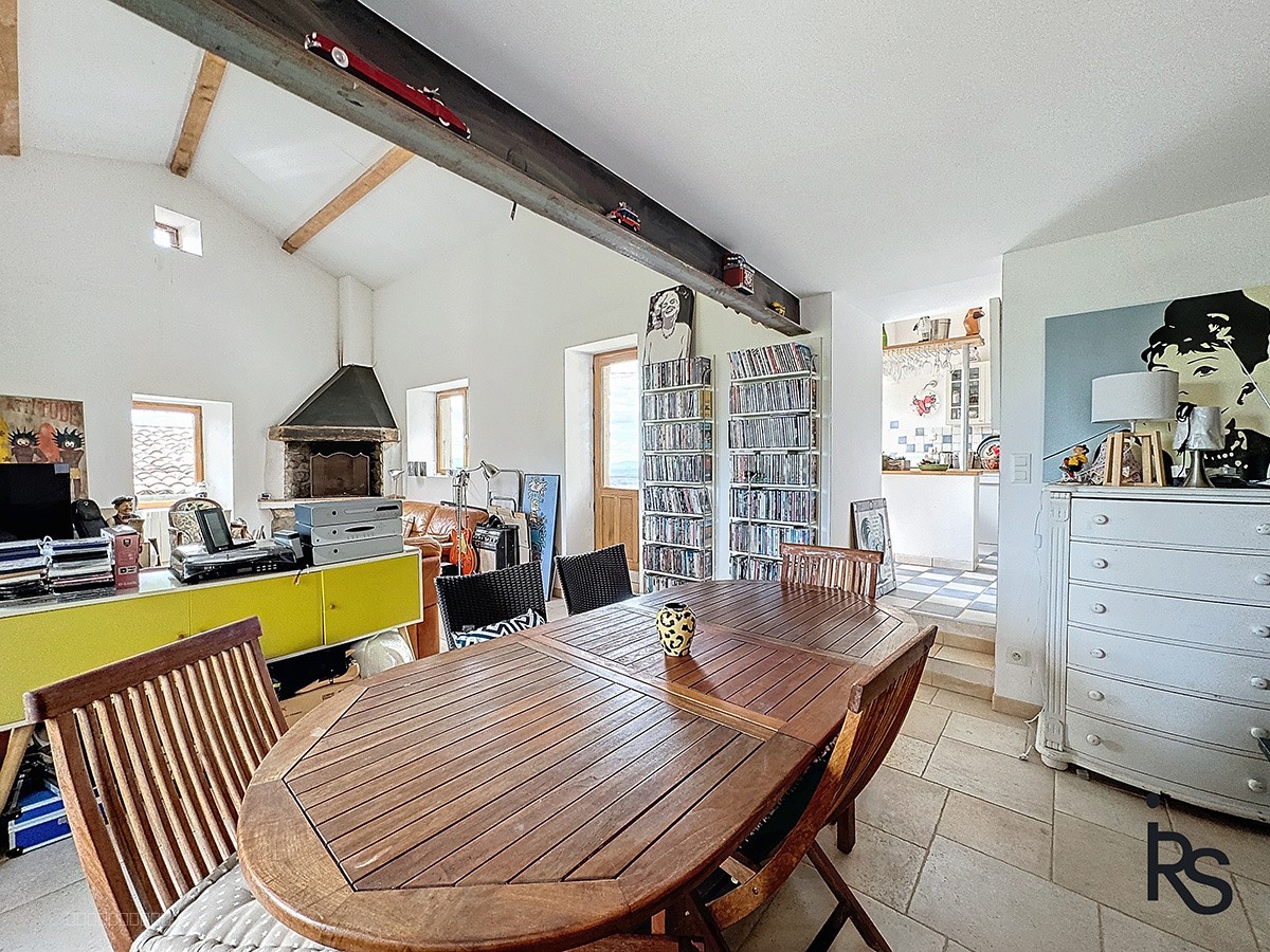 Dans un hameau typique, un ensemble immobilier de 3 maisons avec 8300 m2 de terrain et une vue splendide. — photo 16