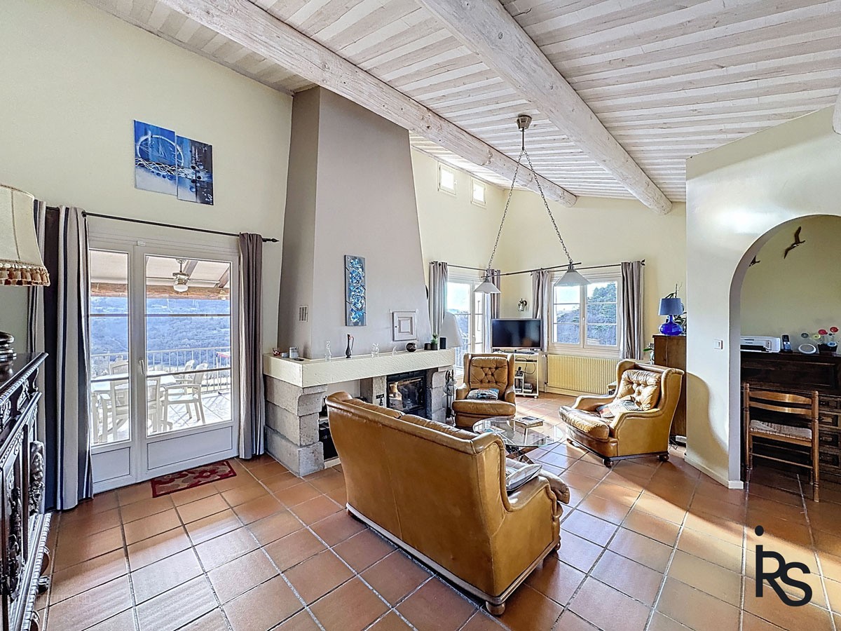 Une villa de 157 m2 avec une vue imprenable, une piscine chauffé et 2190 m2 de terrain arboré. — photo 6