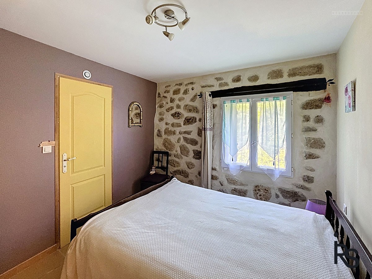 Une charmante maison en pierre sur 4 niveaux de 78 m2 avec de grandes terrasses et 267 m2 de terrain. — photo 9