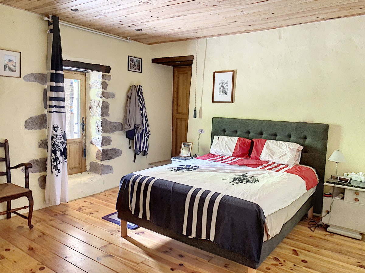Une bastide du 16ème siècle rénovée de 260 m2 hab., aménagée en 2 logements et annexes, cour intérieure, pisci — photo 17