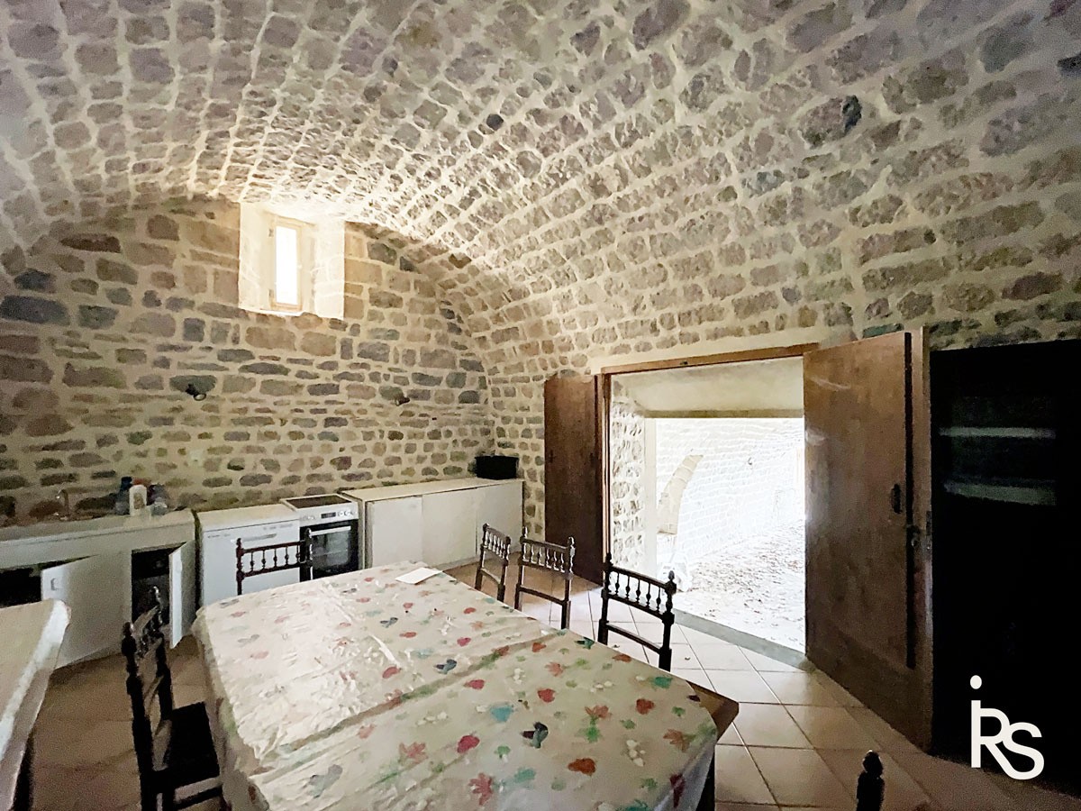 Une villa de 157 m2 avec une vue imprenable, une piscine chauffé et 2190 m2 de terrain arboré. — photo 7