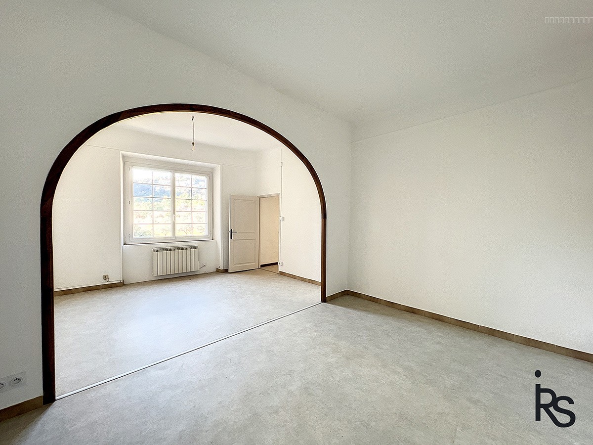Une demeure rurale en 4 logements avec 6,34 ha de terrain et deux sources. — photo 13