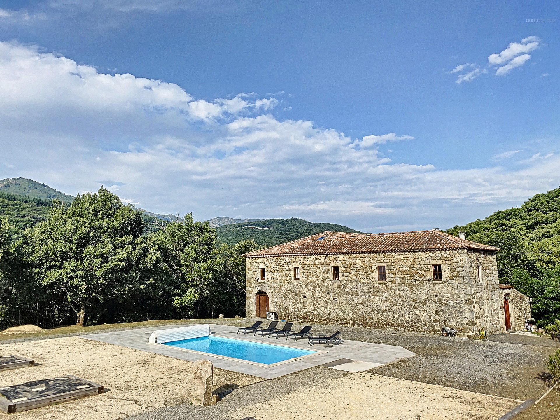 Une bastide du 16ème siècle rénovée de 260 m2 hab., aménagée en 2 logements et annexes, cour intérieure, pisci — photo 3