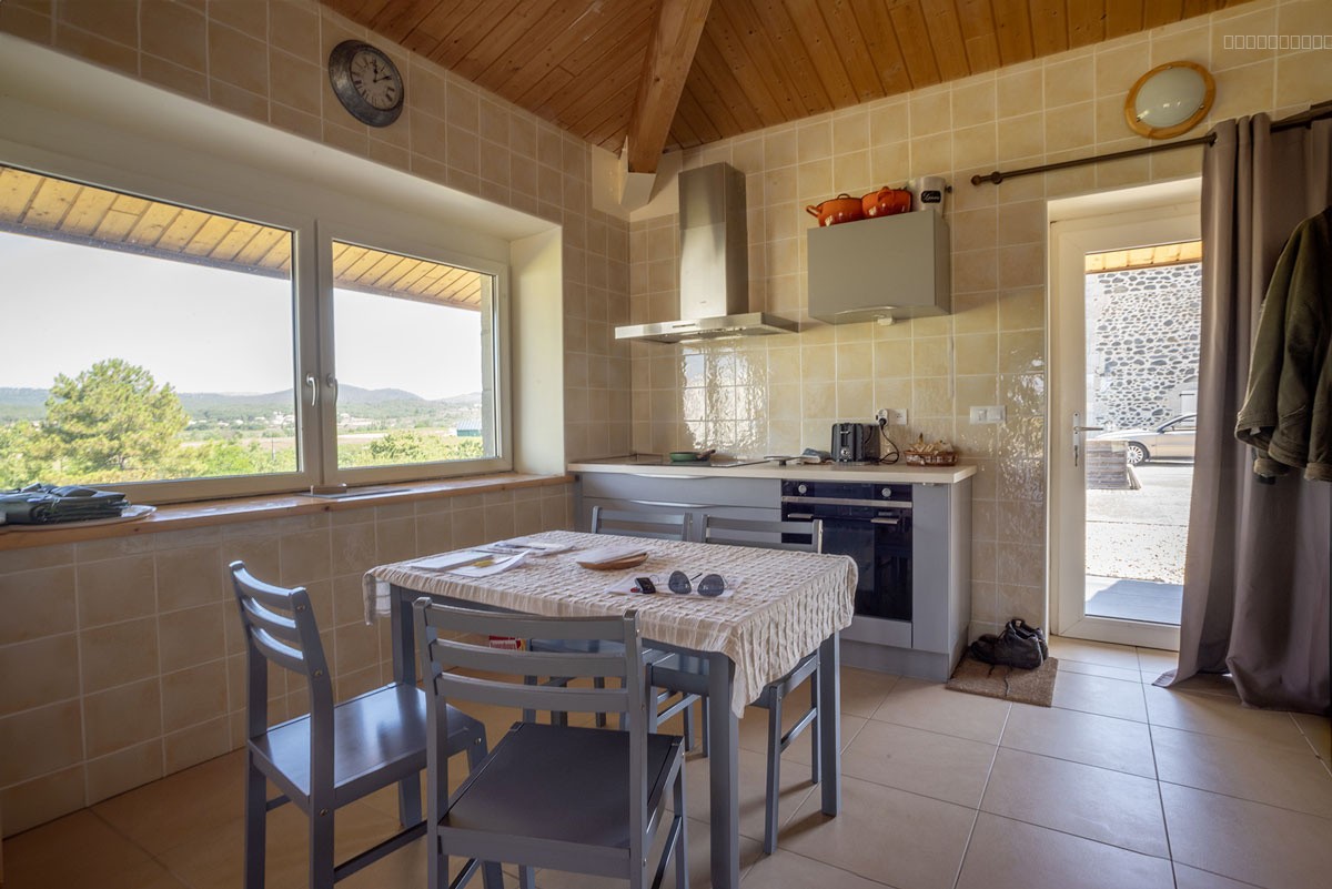 Deux maisons en pierre de 148 m2 et 104 m2, sur un terrain de 1,58 ha et une piscine avec vue panoramique. — photo 11