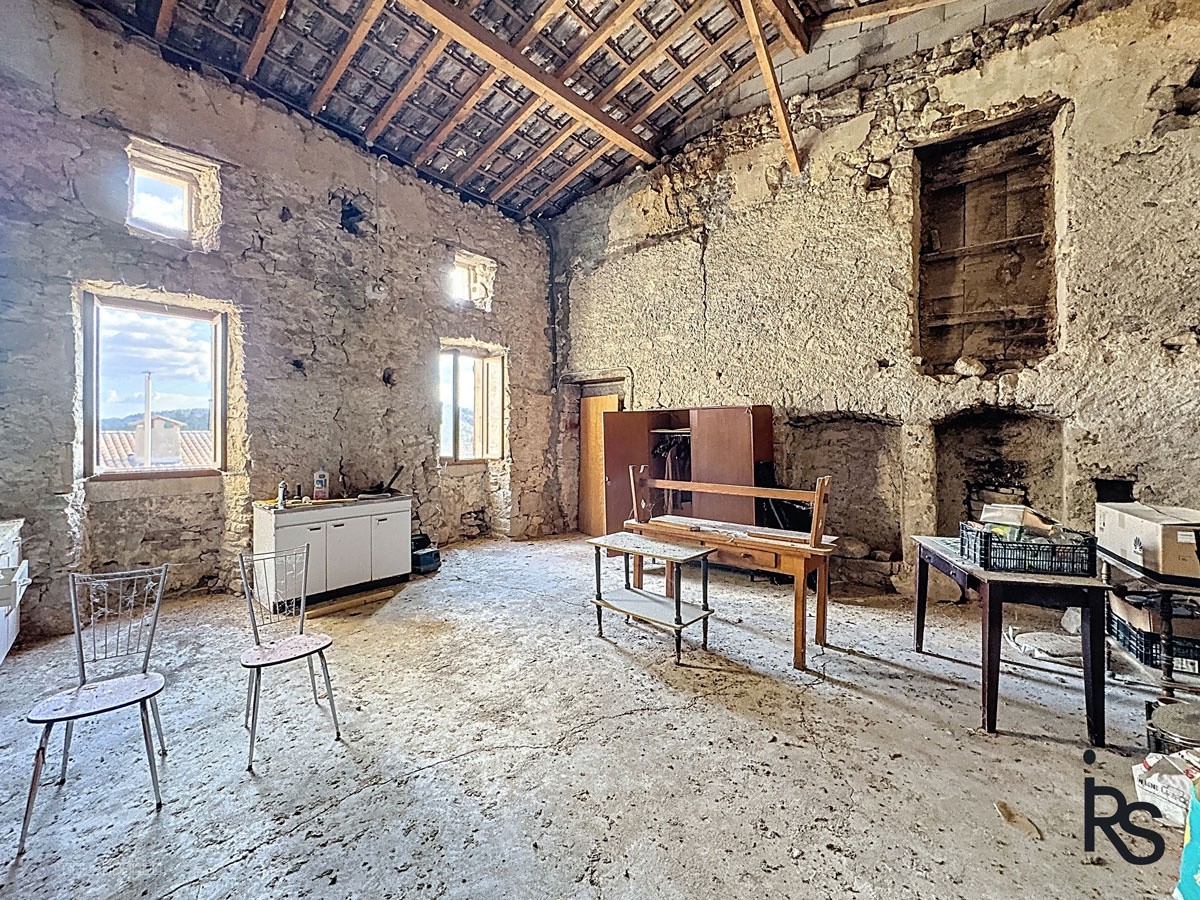 Une maison de caractère de 187 m2 habitables avec 230 m2 de dépendances aménageables, une cour et un jardin. — photo 16